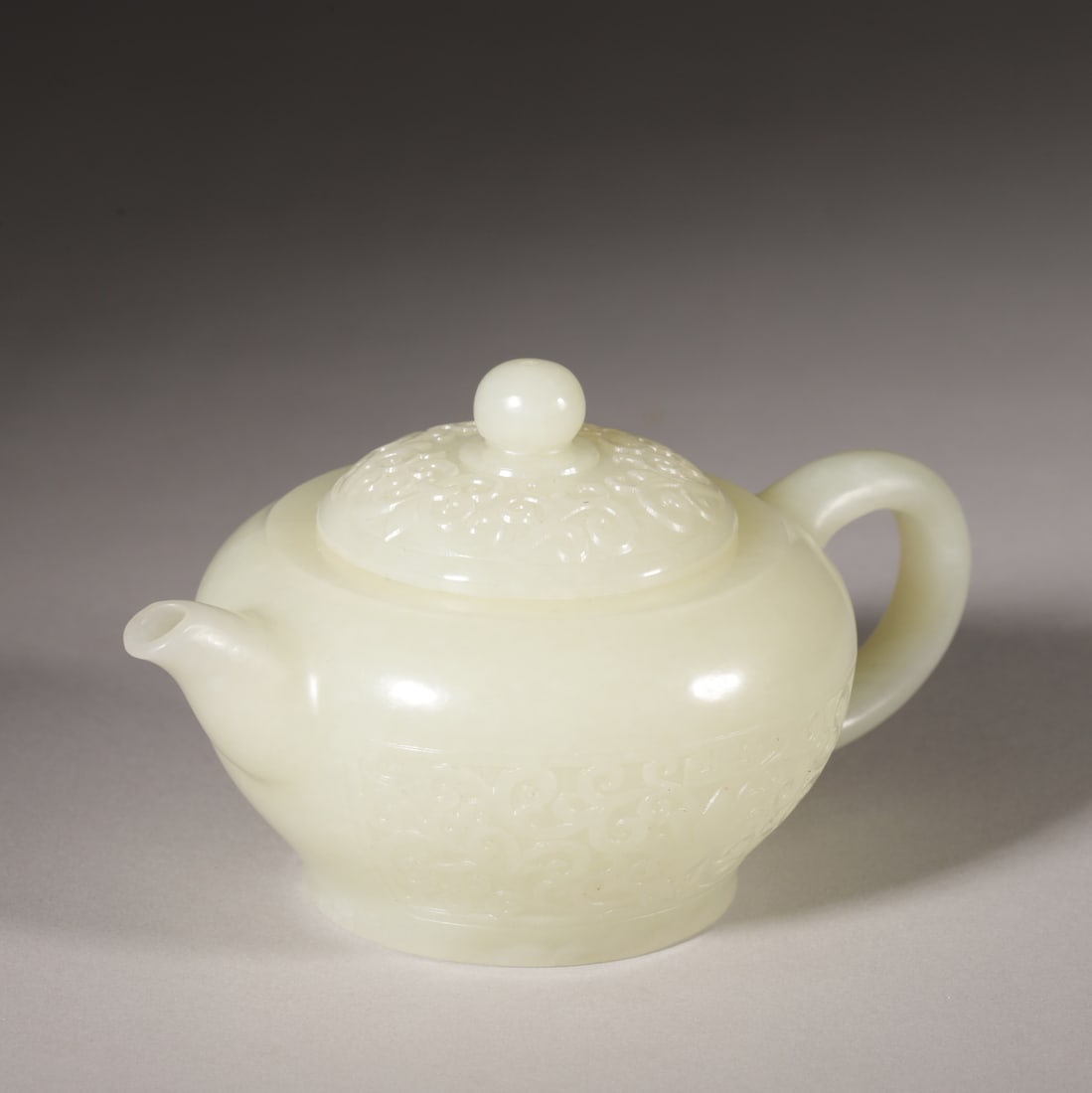 A Hetian White Jade Teapot with Scrolling Lotus Pattern, Qing Dynasty - 2