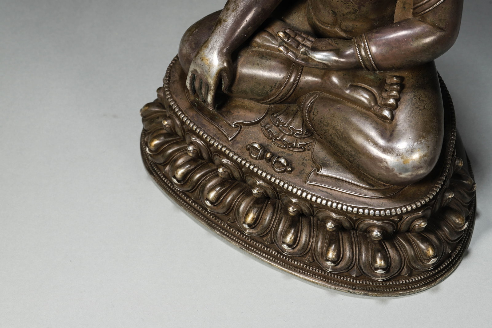 A Silver Statue of Akshobhya Buddha with Partial Gold Facing, Qing Dynasty - 3