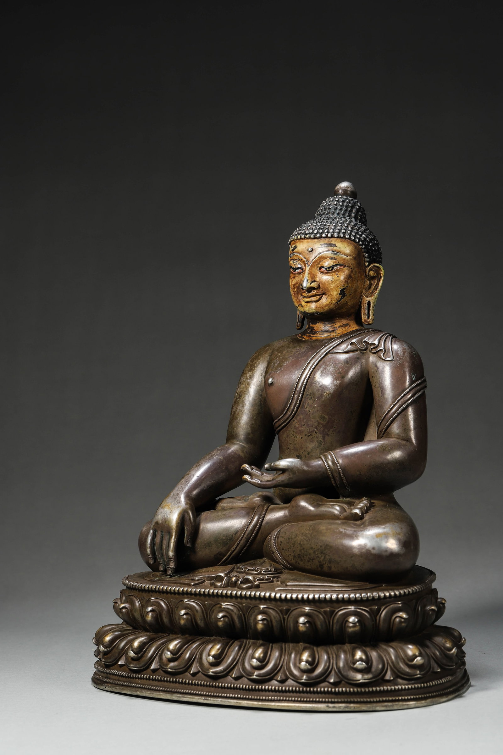 A Silver Statue of Akshobhya Buddha with Partial Gold Facing, Qing Dynasty - 4