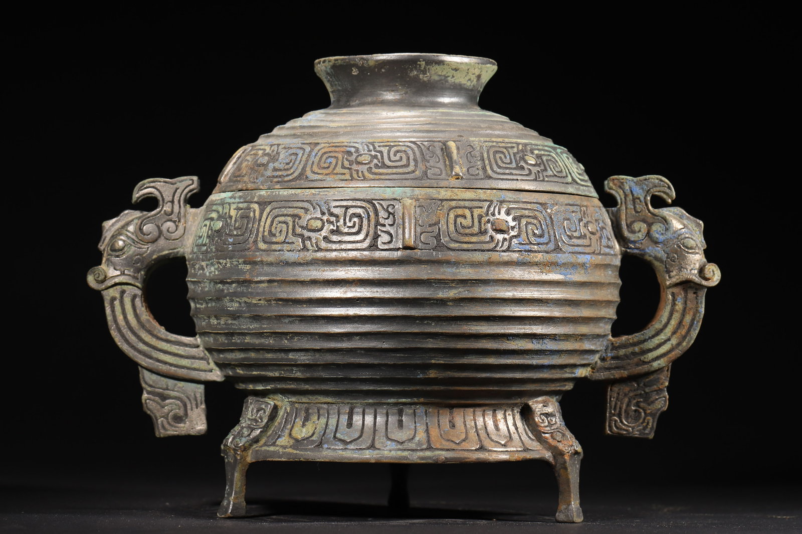 A Bronze Tripod Gui Vessel with Beast-Handles and Ribbed Pattern, Western Zhou Dynasty - 3
