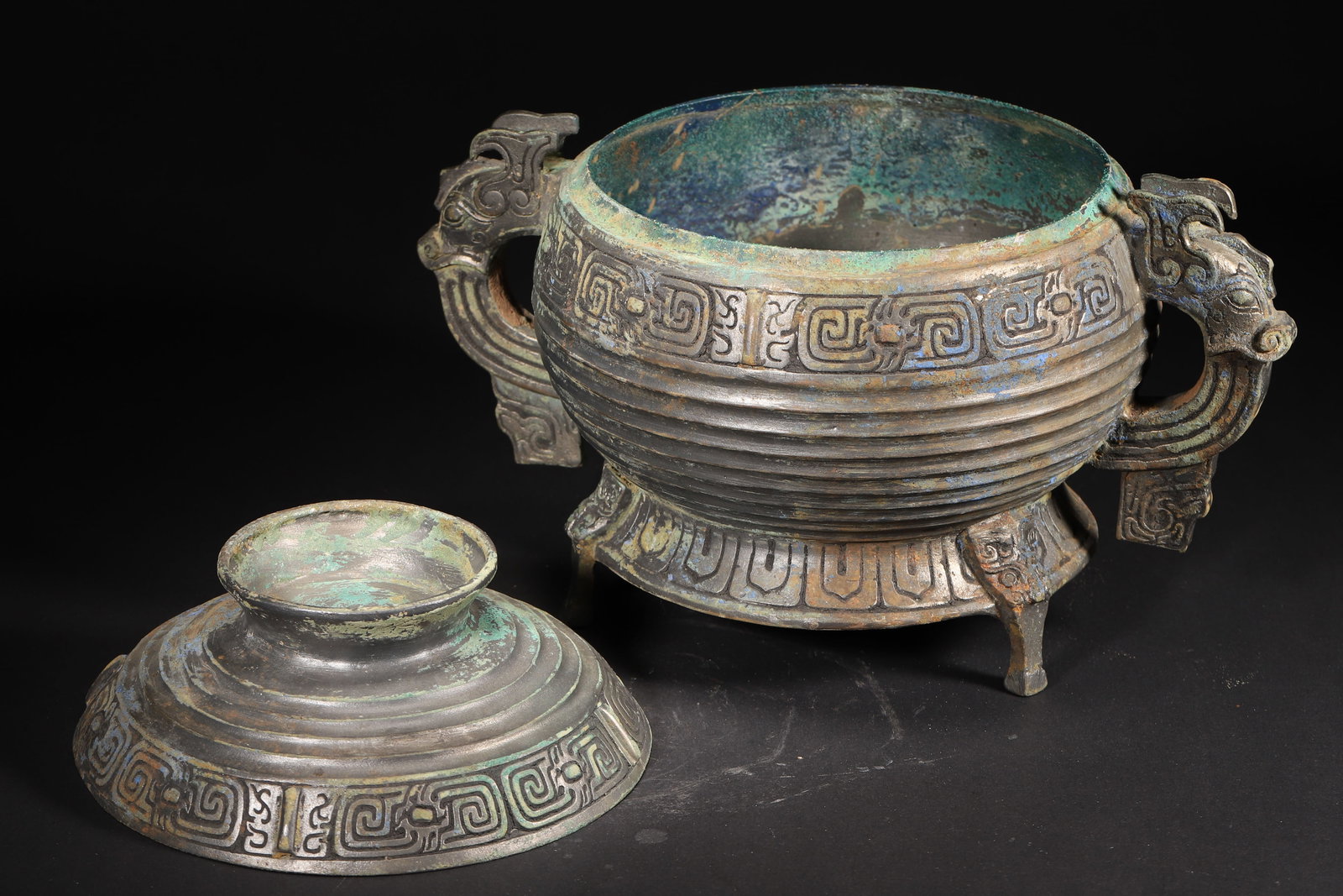 A Bronze Tripod Gui Vessel with Beast-Handles and Ribbed Pattern, Western Zhou Dynasty - 7