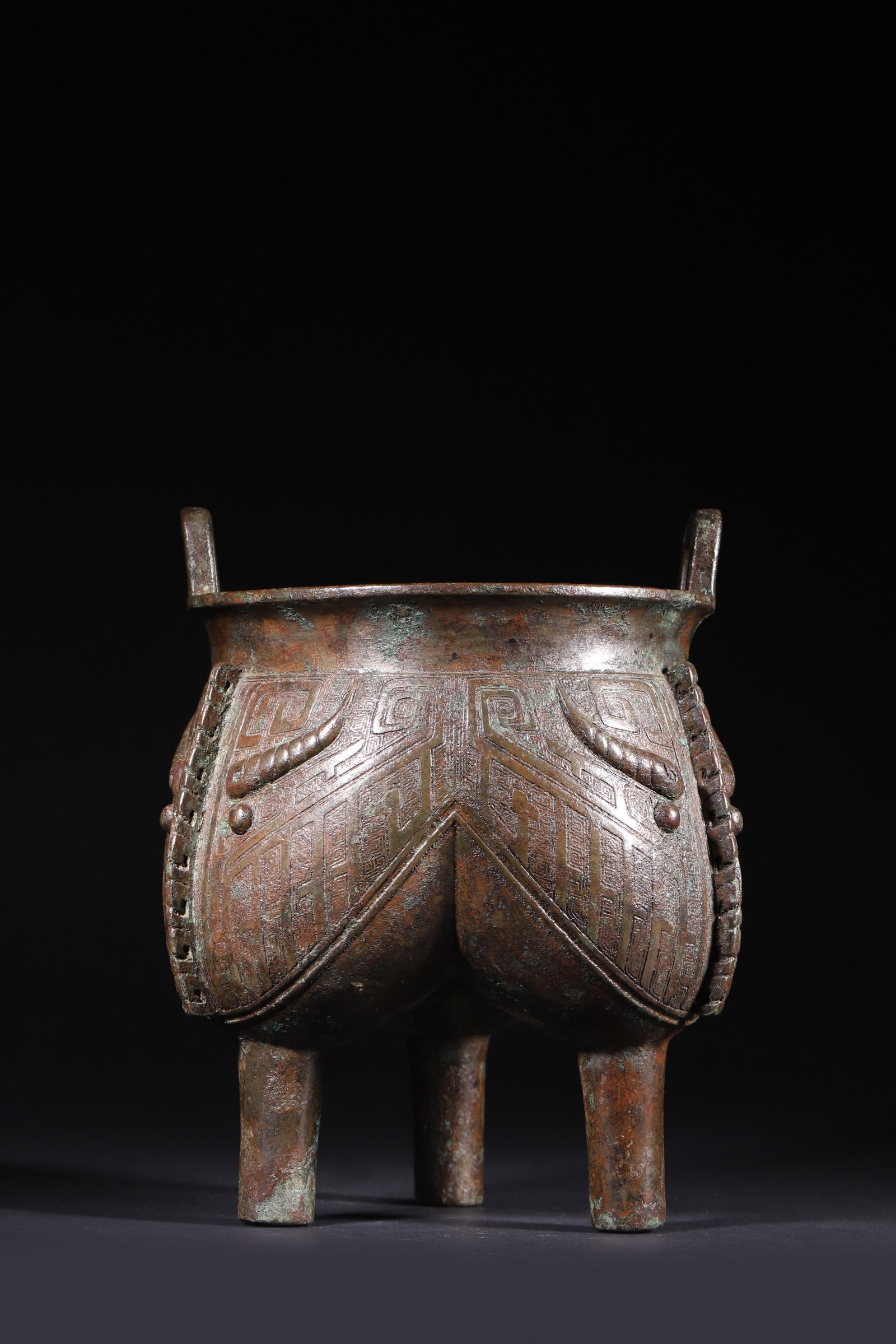 A Bronze Li Vessel with Beast-Face Motifs - Late Shang Dynasty - 3