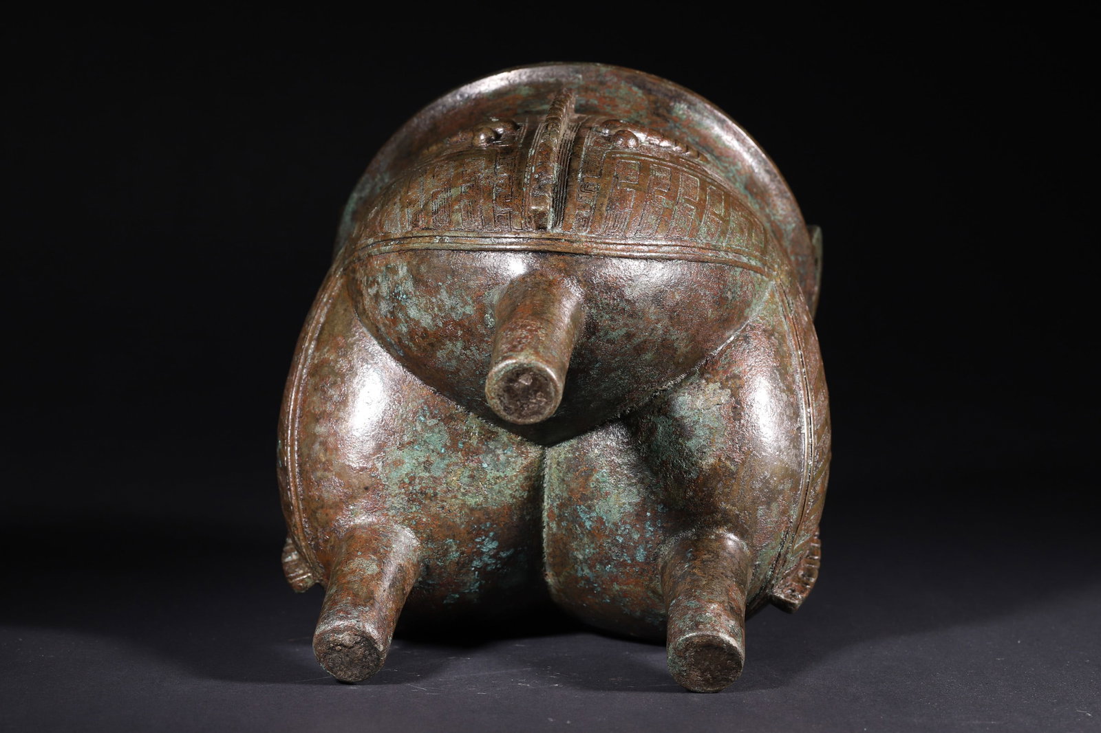 A Bronze Li Vessel with Beast-Face Motifs - Late Shang Dynasty - 7