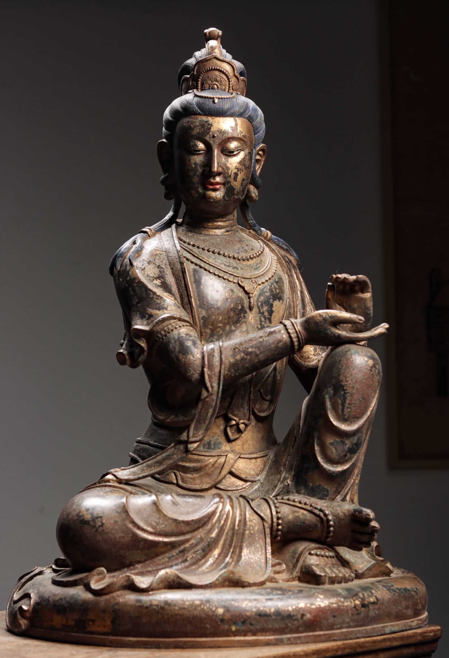 A Gilt Bronze Statue of Avalokiteshvara in the Water Moon Form, Qing Dynasty: Net Weight 32.9jin (36.27 lb); Height 65cm (25.59 in); Width 43cm (16.93 in); Thickness 36cm (14.17 in)A gilt bronze statue of Avalokiteshvara in the Water Moon Form from the Qing Dynasty. Seated in a