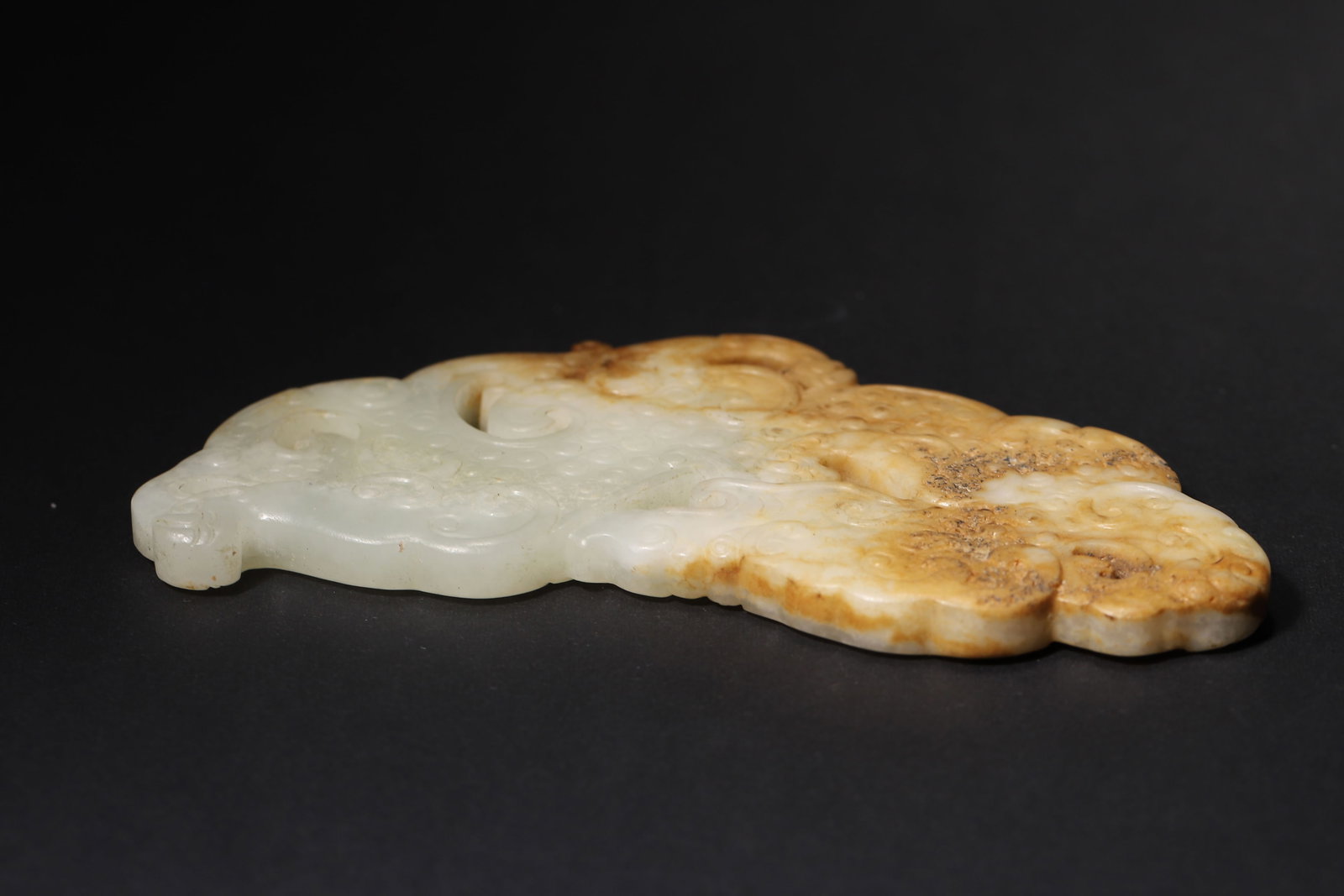 A Han Dynasty Carved Jade Pendant with Dragon and Phoenix Motifs - 7