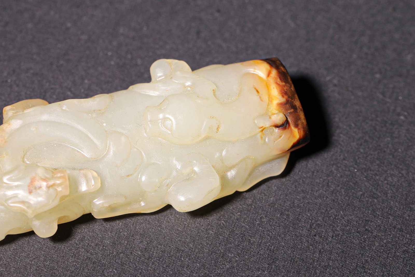 A Hetian Jade Lezi with High-Relief Chilong Pattern - Han Dynasty - 4