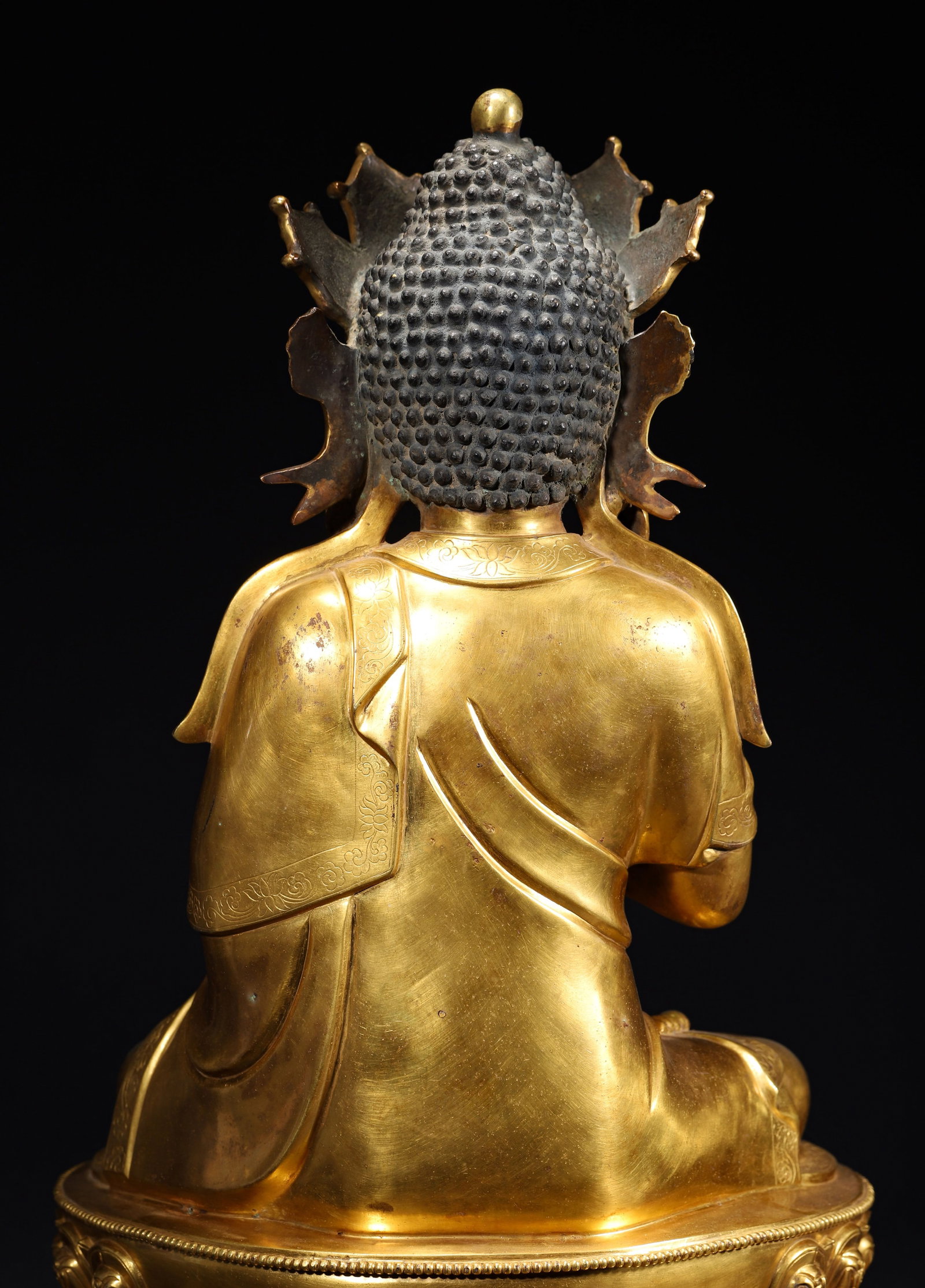QING DYNASTY, QIANLONG PERIOD (18TH CENTURY) GILT-BRONZE SEATED VAIROCANA BUDDHA - 10