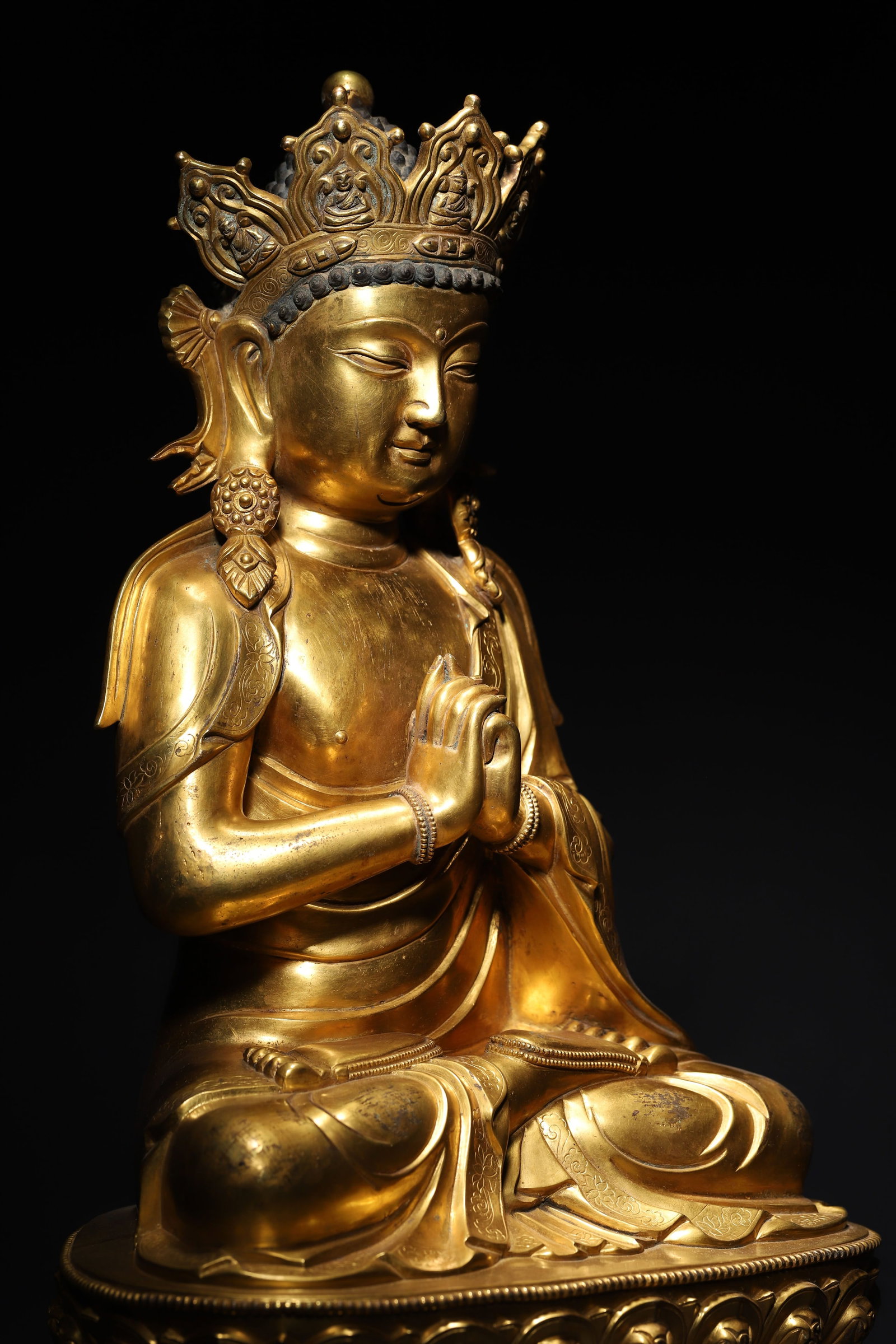 QING DYNASTY, QIANLONG PERIOD (18TH CENTURY) GILT-BRONZE SEATED VAIROCANA BUDDHA - 8