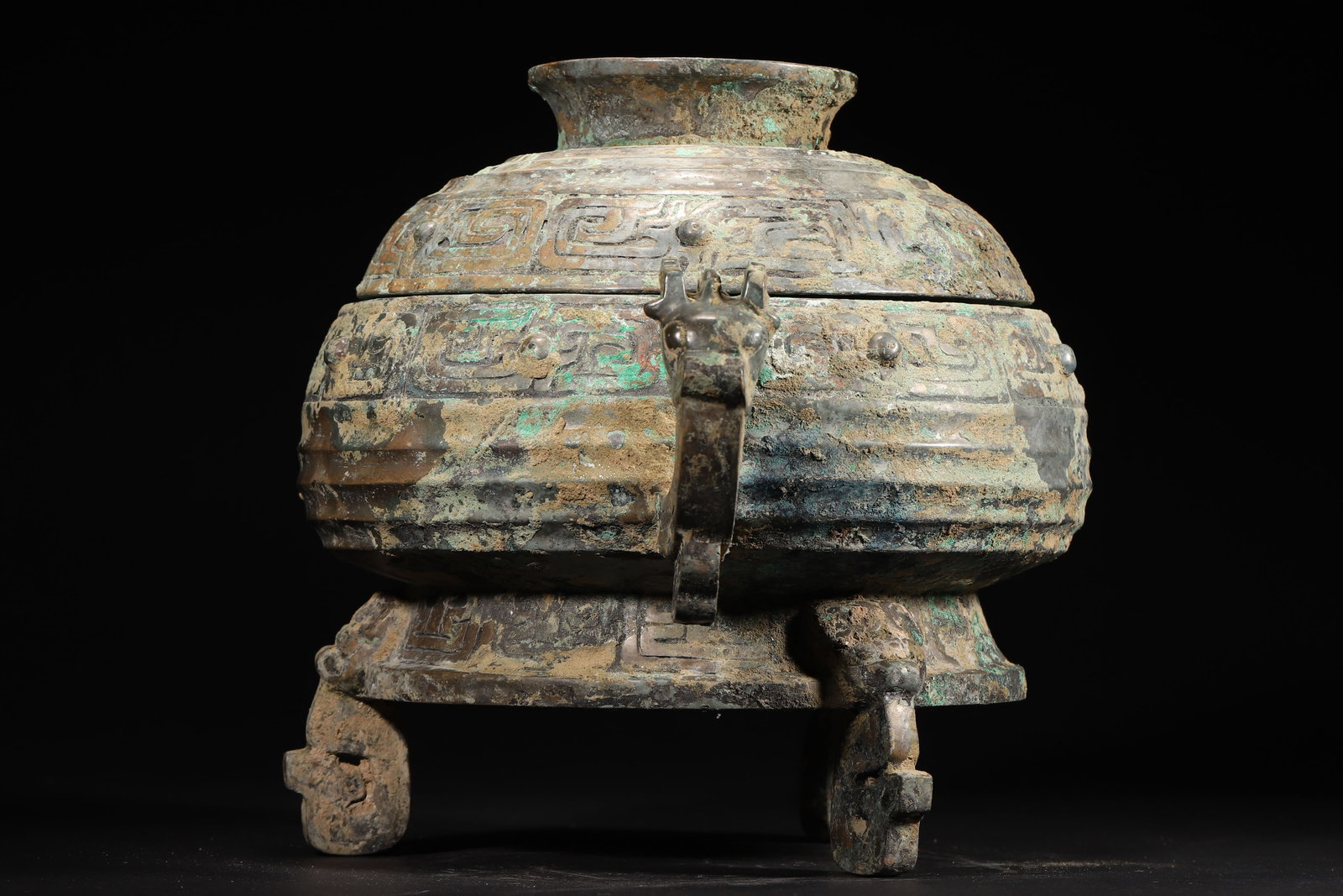 A Bronze Tripod Gui Vessel with Beast-Handles, Western Zhou Dynasty - 2