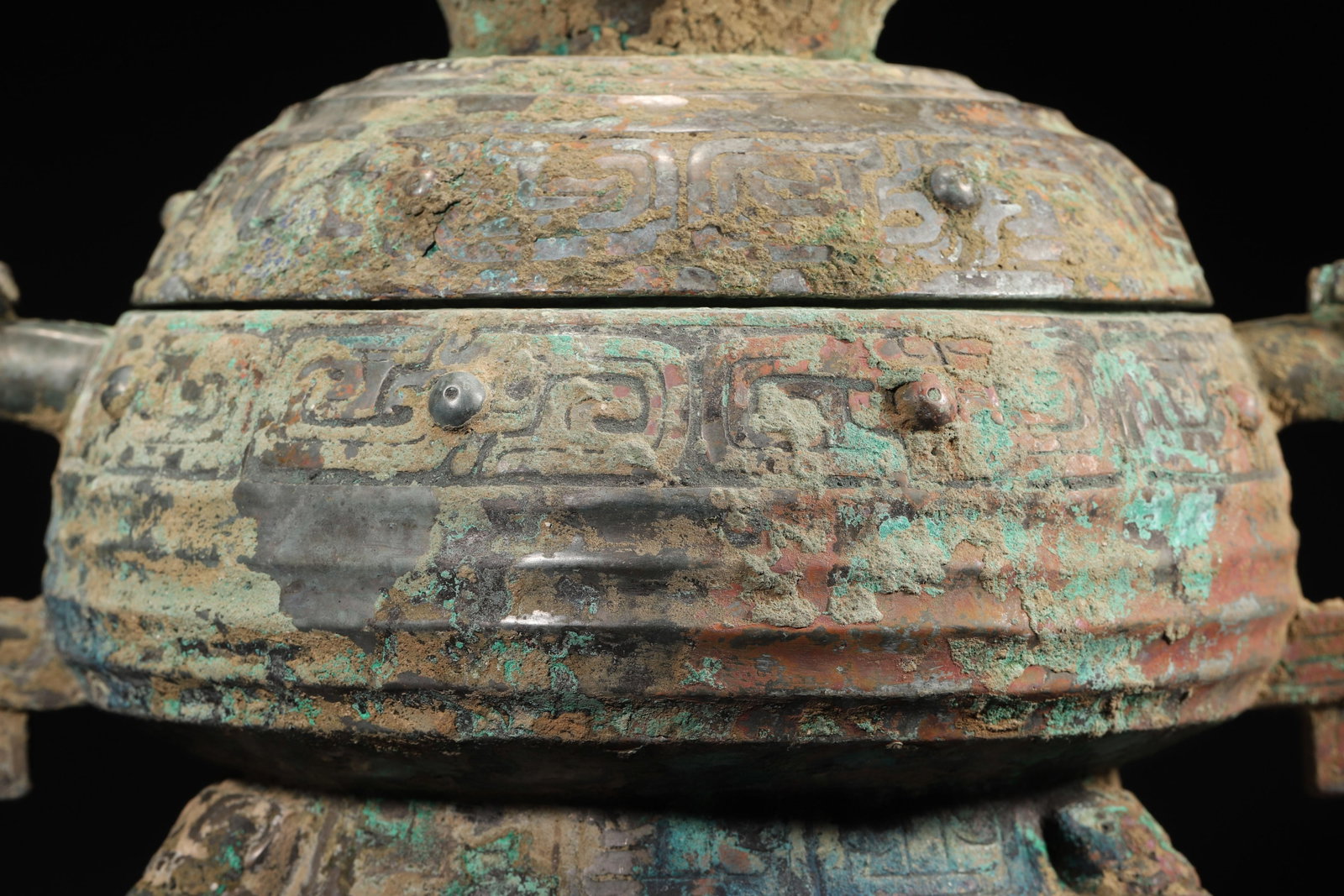 A Bronze Tripod Gui Vessel with Beast-Handles, Western Zhou Dynasty - 4