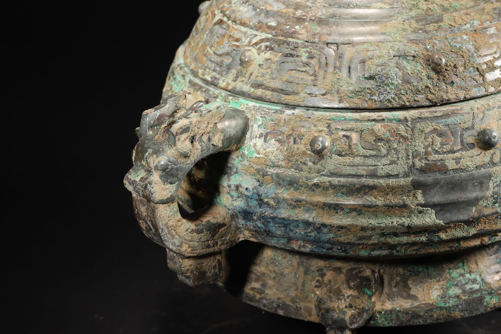 A Bronze Tripod Gui Vessel with Beast-Handles, Western Zhou Dynasty - 7