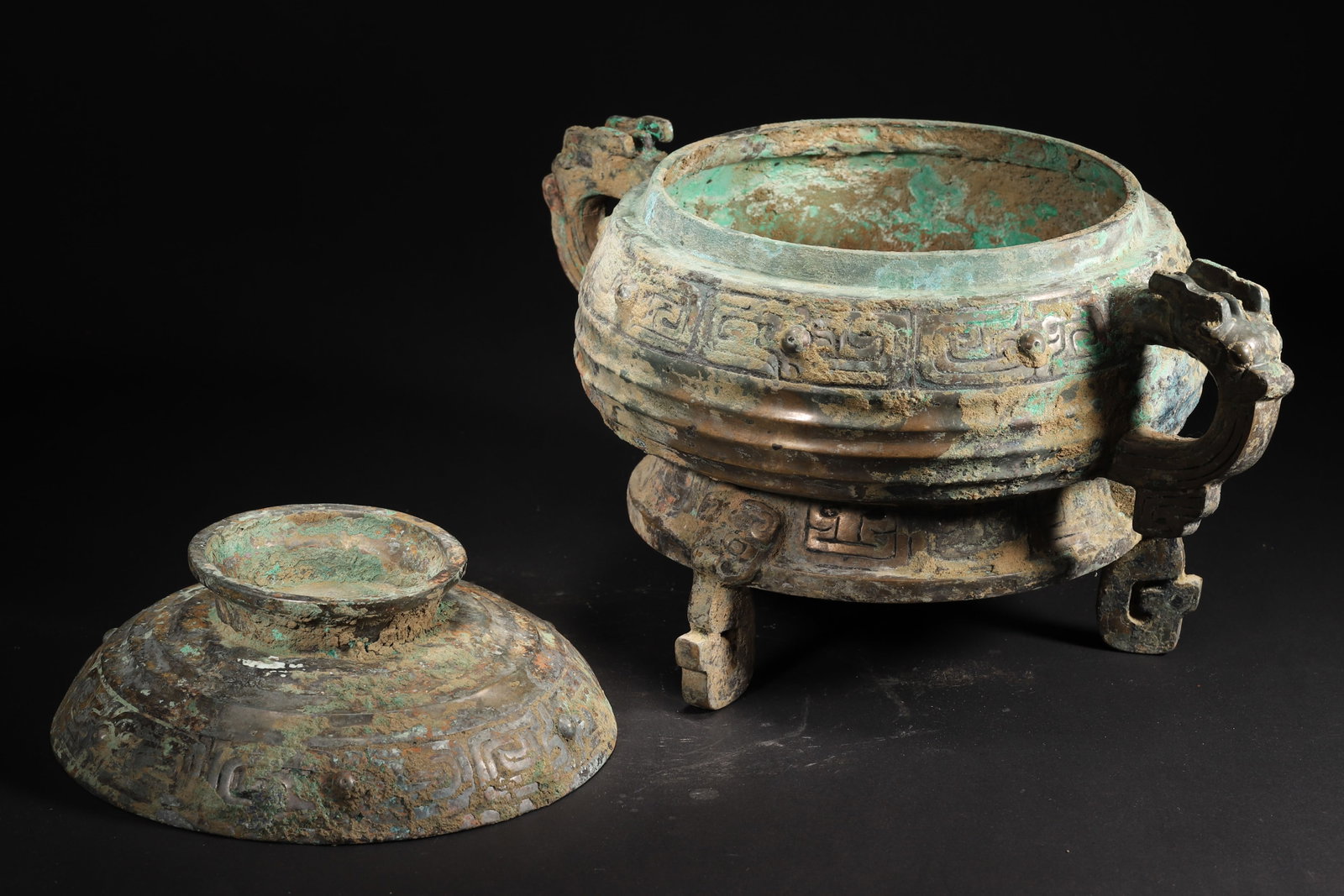 A Bronze Tripod Gui Vessel with Beast-Handles, Western Zhou Dynasty - 8