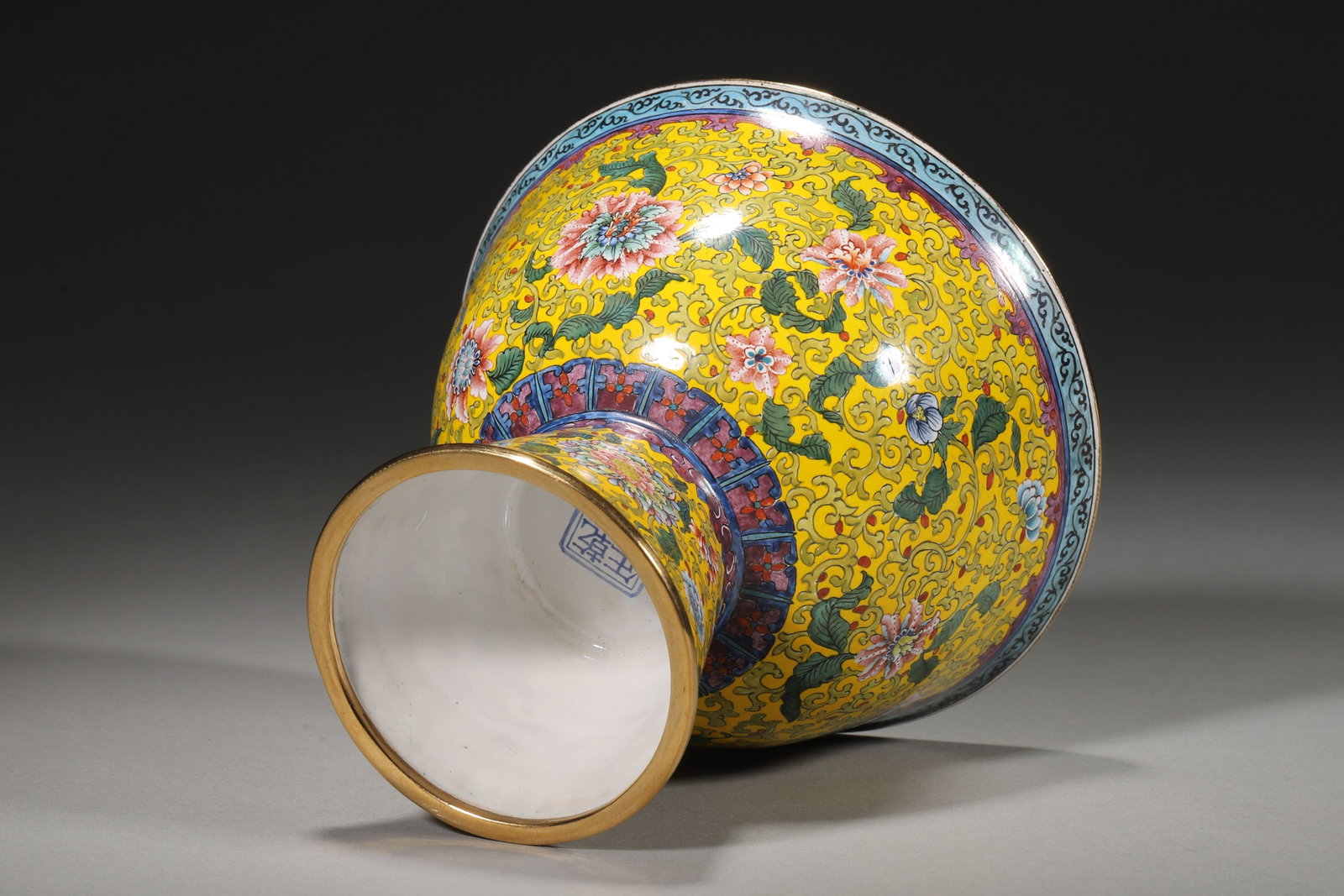 An Enameled Copper Stem Cup with Floral Scrolls, Qianlong Period - 6