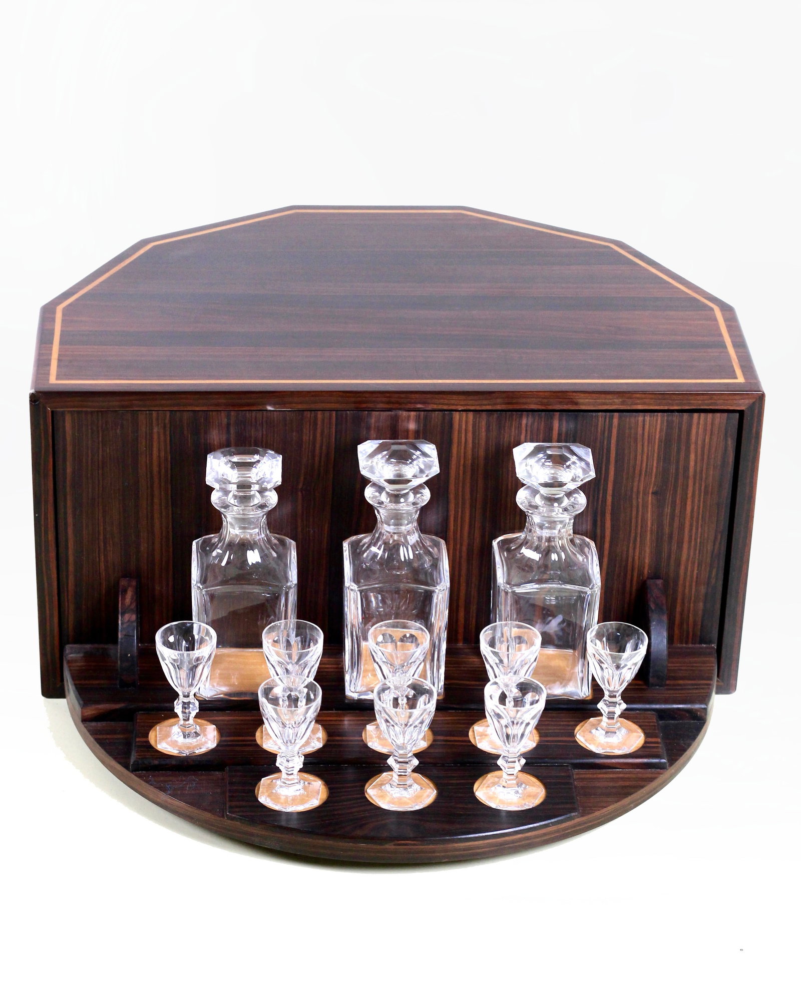 Antique Baccarat Crystal Harcourt Series Wine Set, Circa 1920?C1940: Outer case: 58 x 37 x 29 cmDecanter: 8 x 8 x 22 cmWine glass: rim diameter 5 cm, height 10 cmAntique Baccarat Crystal Harcourt Series Wine Set.First launched in 1841, the Harcourt collection ranks as 