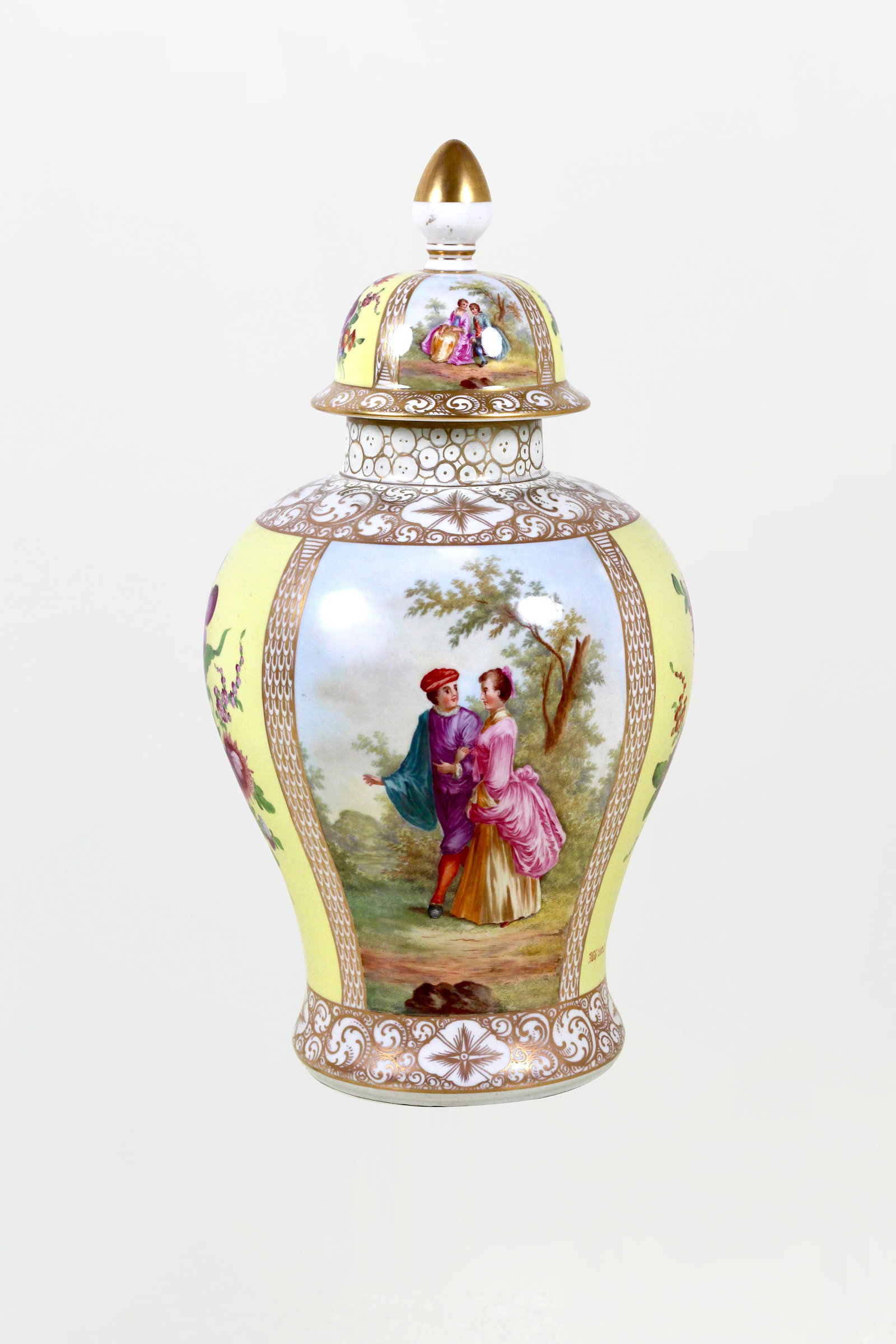 Large hand-painted yellow porcelain jar with gilded trim, produced around 1903 by the Potschappel: H:53cm,Large yellow gilt-trimmed hand-painted porcelain jar, circa 1903, manufactured by the Potschappel Porcelain Factory in Dresden, Germany.Decorated with romantic scenes of European court nobles i
