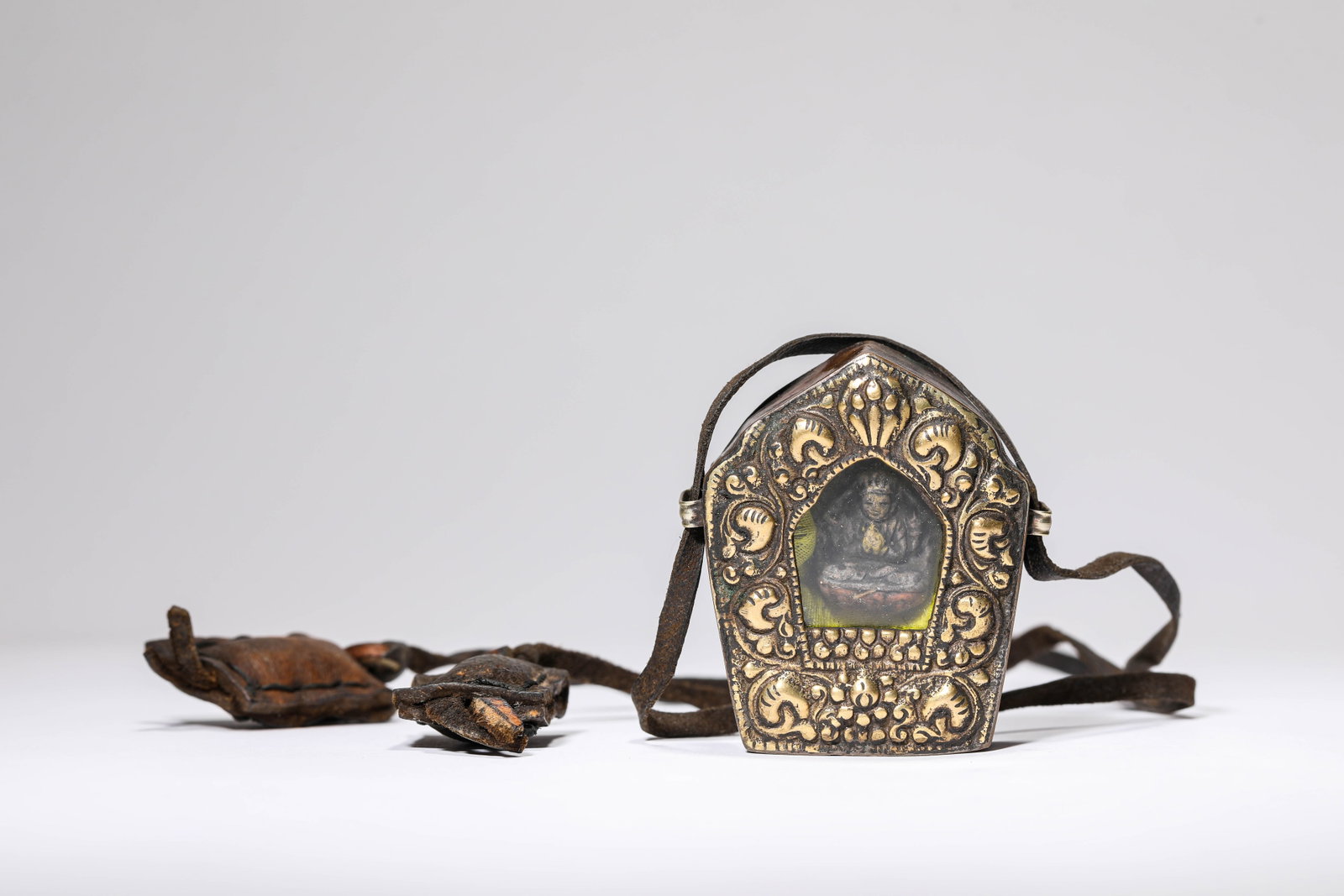 A Gilt-Bronze Shrine: Dimensions: Weight: 67g. Length: 5.8 cm (2.28 in) x Width: 2.4 cm (0.94 in) x Height: 6.4 cm (2.52 in). All measurements are approximate.