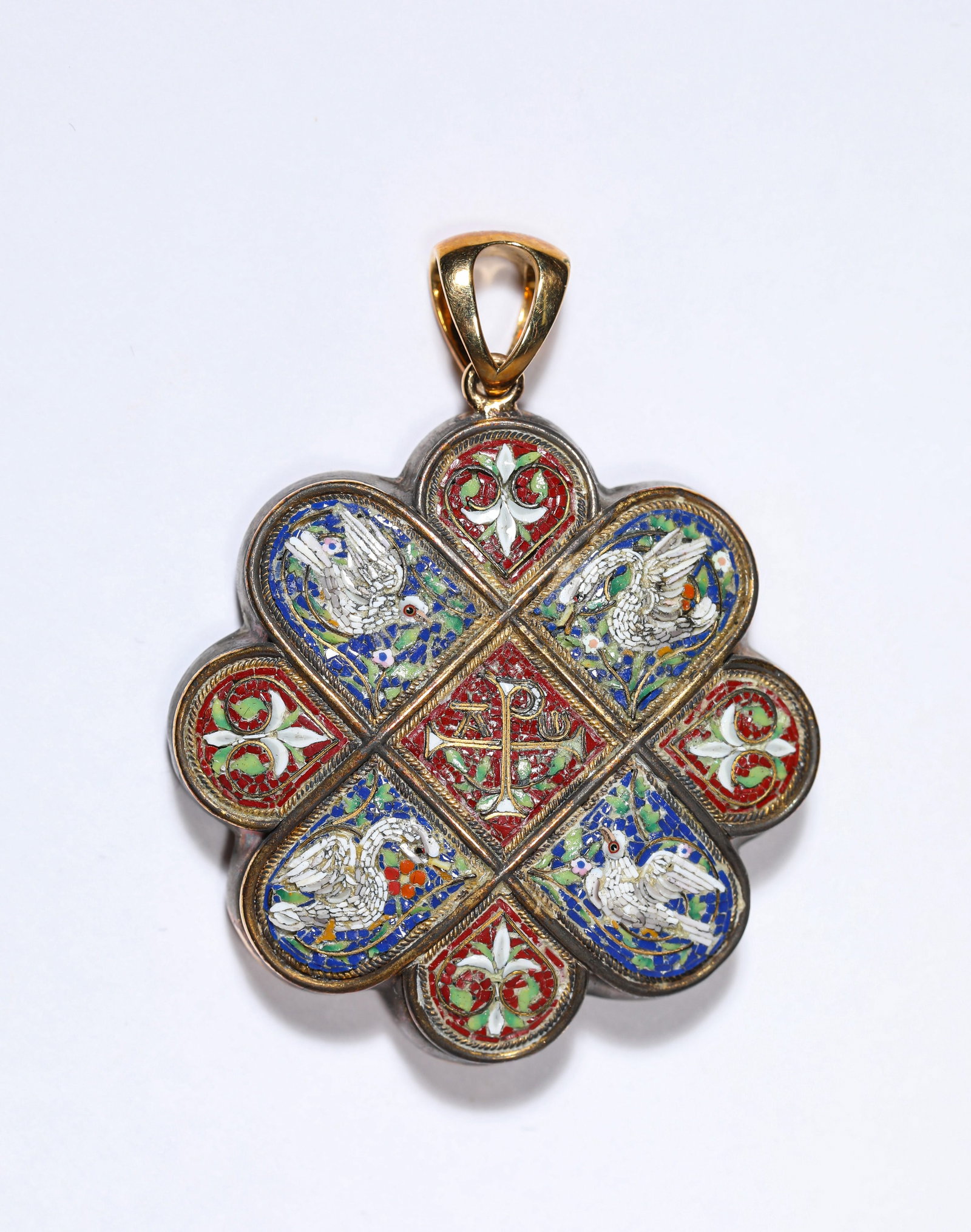 A Gold 'Flowers and Birds' Pendant: Dimensions: Weight: 18g. Width: 3.6 cm (1.42 in) x Height: 4.5 cm (1.77 in). All measurements are approximate.