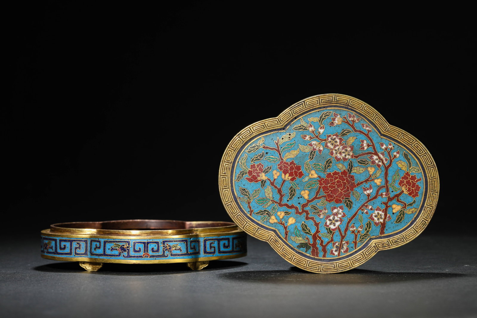 A Cloisonn?? Enamel ??Floral?? Covered Box (1 of 5)