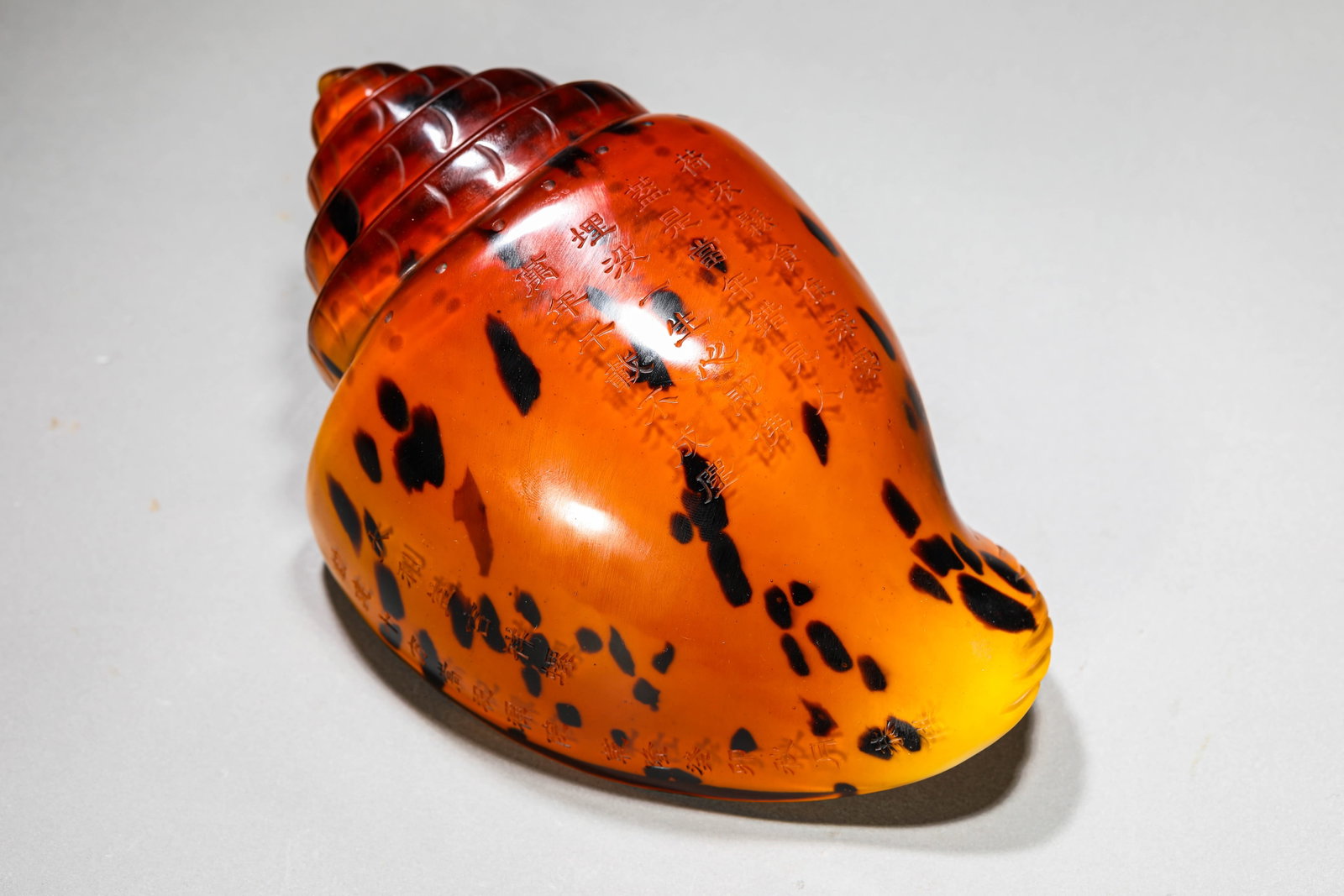 A Glass Conch Shell: Dimensions: Length: 19.3 cm (7.60 in) x Width: 11.2 cm (4.41 in) x Height: 8.8 cm (3.46 in). All measurements are approximate.
