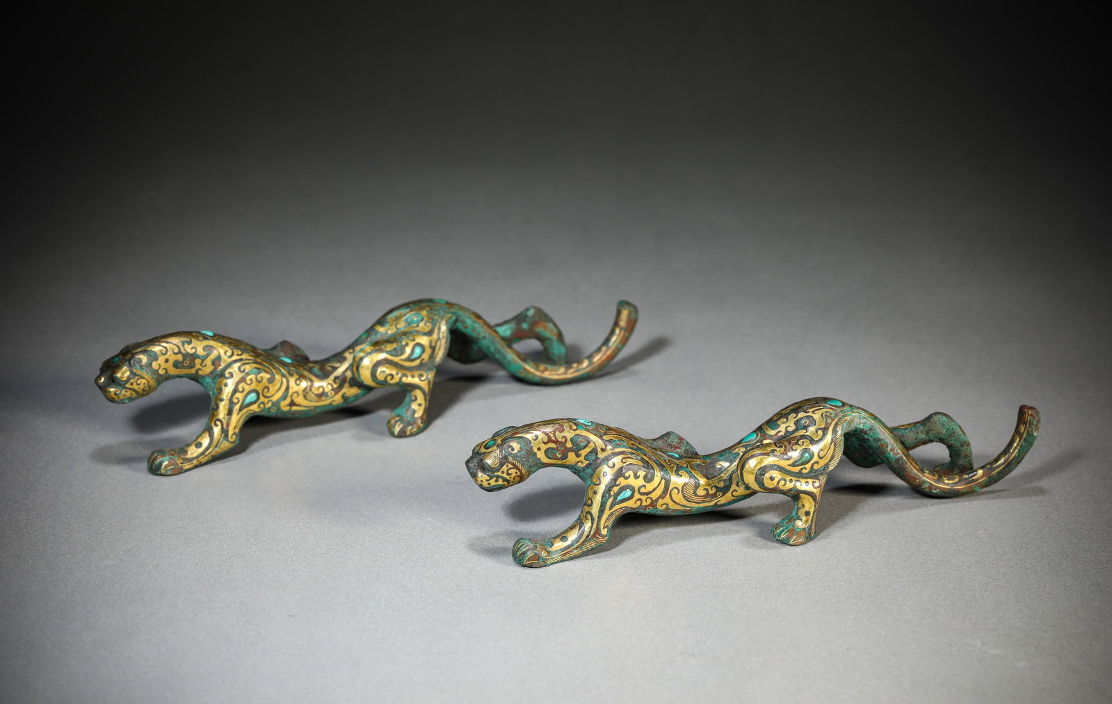 A Pair of Gold and Turquoise-Inlaid Bronze 'Auspicious Beasts': Dimensions: Weight: 728g. Length: 17.3 cm (6.81 in) x Width: 4.6 cm (1.81 in) x Height: 3.6 cm (1.42 in). All measurements are approximate.