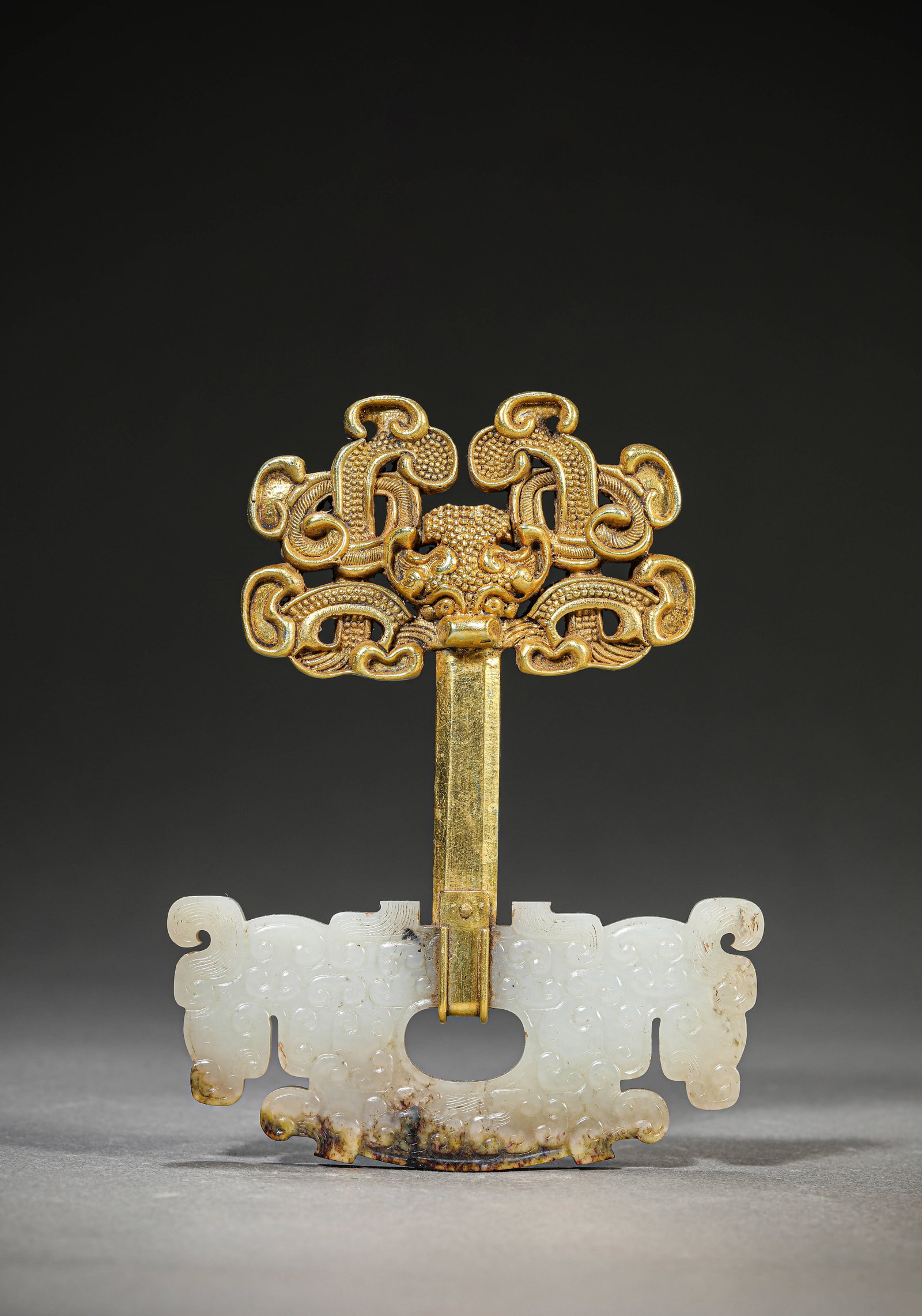 A Gilt-Silver-Inlaid Belt Hook: Dimensions: Width: 9.9 cm (3.90 in) x Height: 13.0 cm (5.12 in). All measurements are approximate.