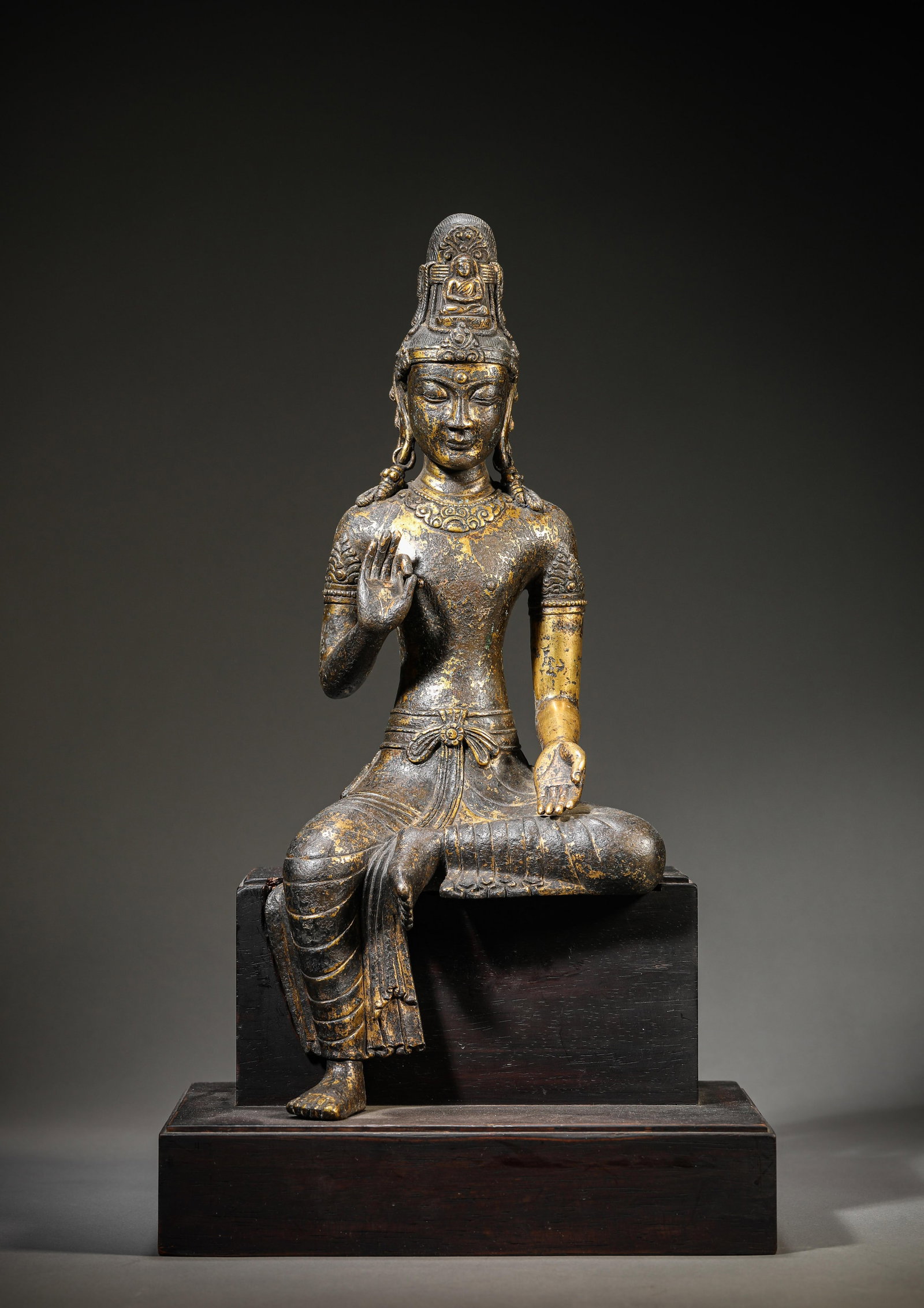A Gilt-Bronze Seated Figure of Avalokiteshvara: Dimensions: Weight: 2543g. Length: 15.7 cm (6.18 in) x Width: 12.6 cm (4.96 in) x Height: 35.7 cm (14.06 in). All measurements are approximate.