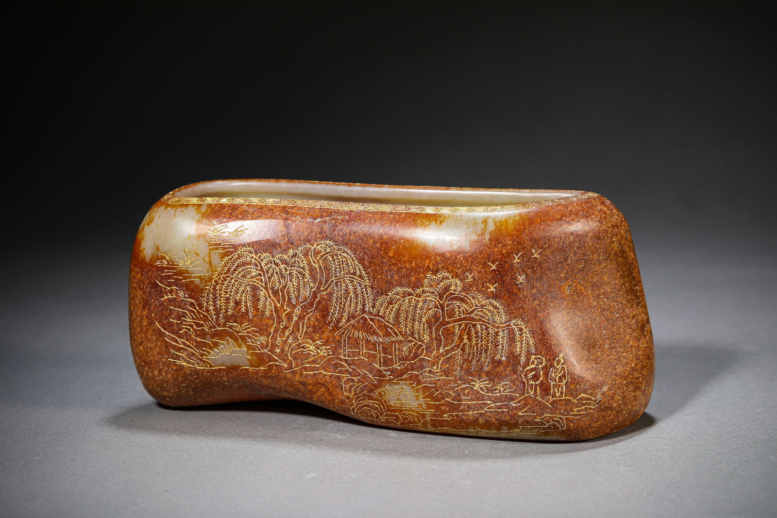 A Jade 'Carved Narrative Scene and Gilt' Brush Washer: Dimensions: Length: 18.6 cm (7.32 in) x Width: 6.8 cm (2.68 in) x Height: 8.3 cm (3.27 in). All measurements are approximate.