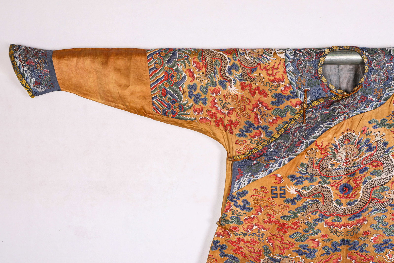 A ??Dragon?? Robe - 3