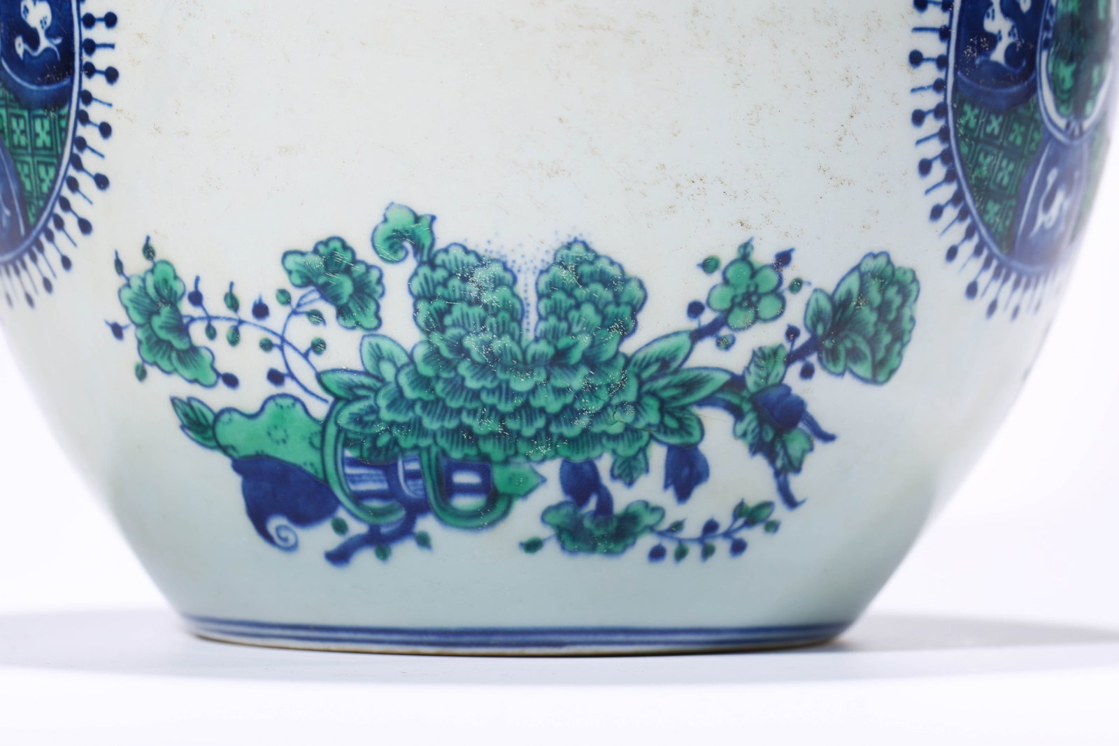 A ??Eight Buddhist Emblems?? Celestial Globe Vase - 4