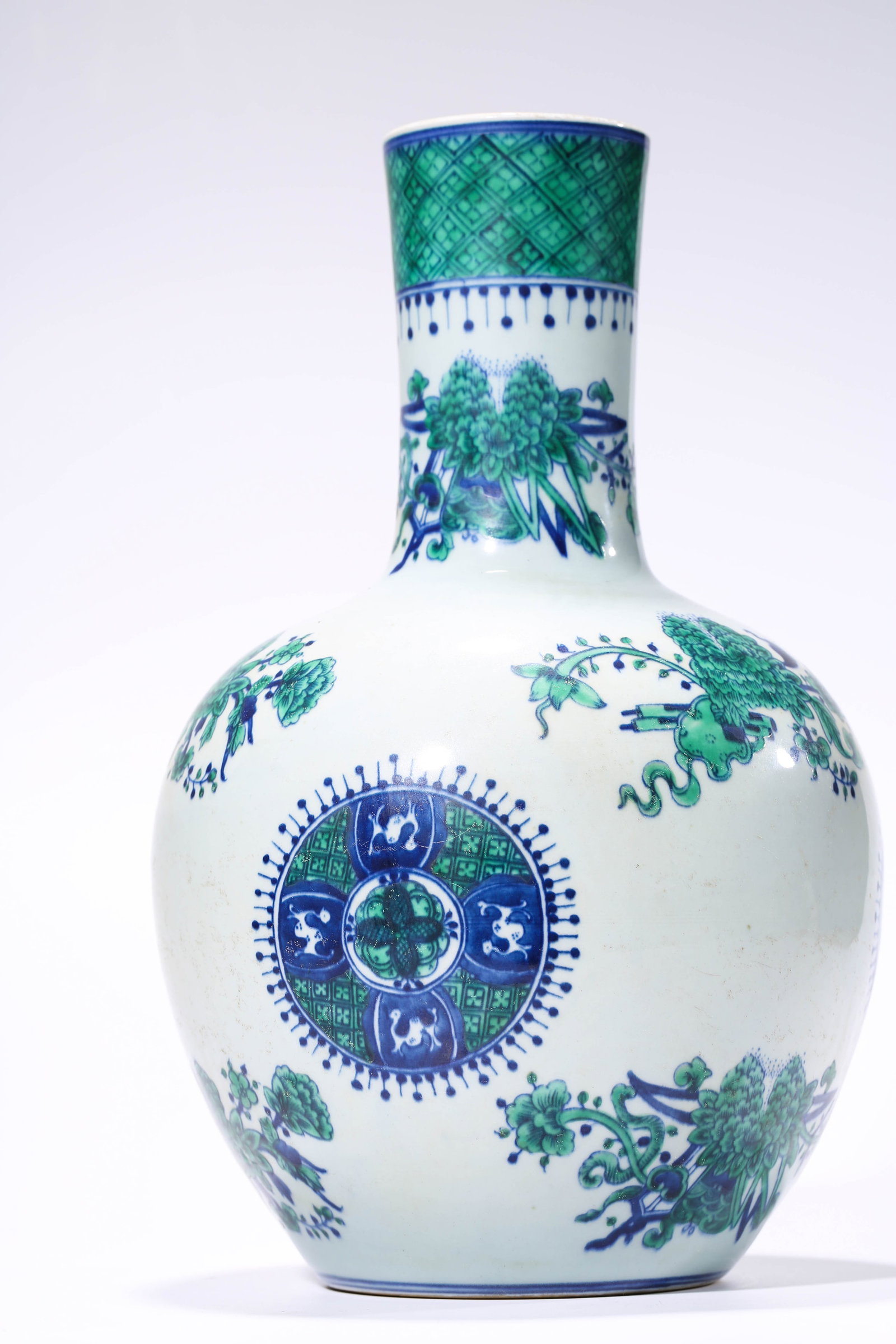 A ??Eight Buddhist Emblems?? Celestial Globe Vase - 5