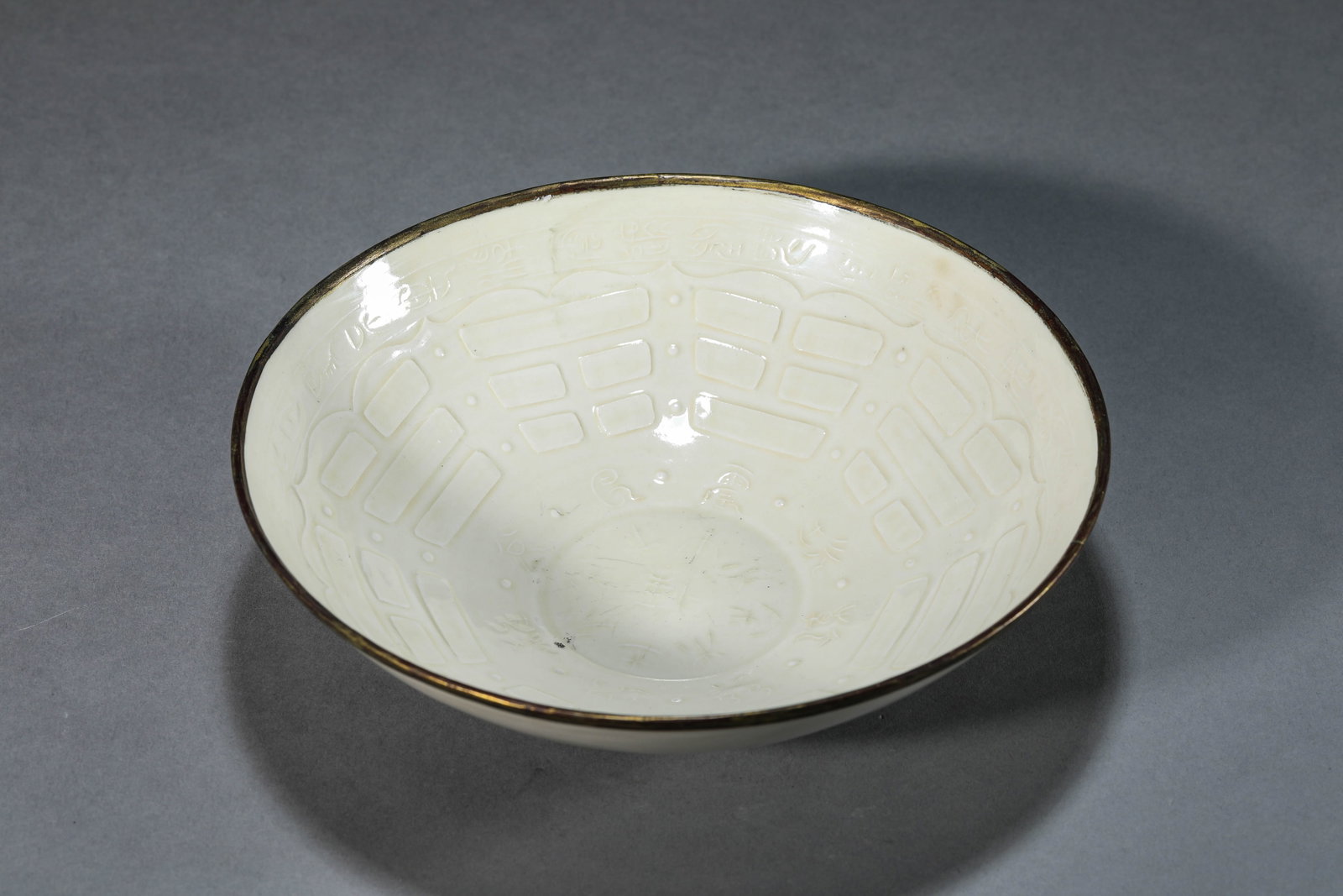 A Ding-Type 'Eight Trigrams' Dish - 4