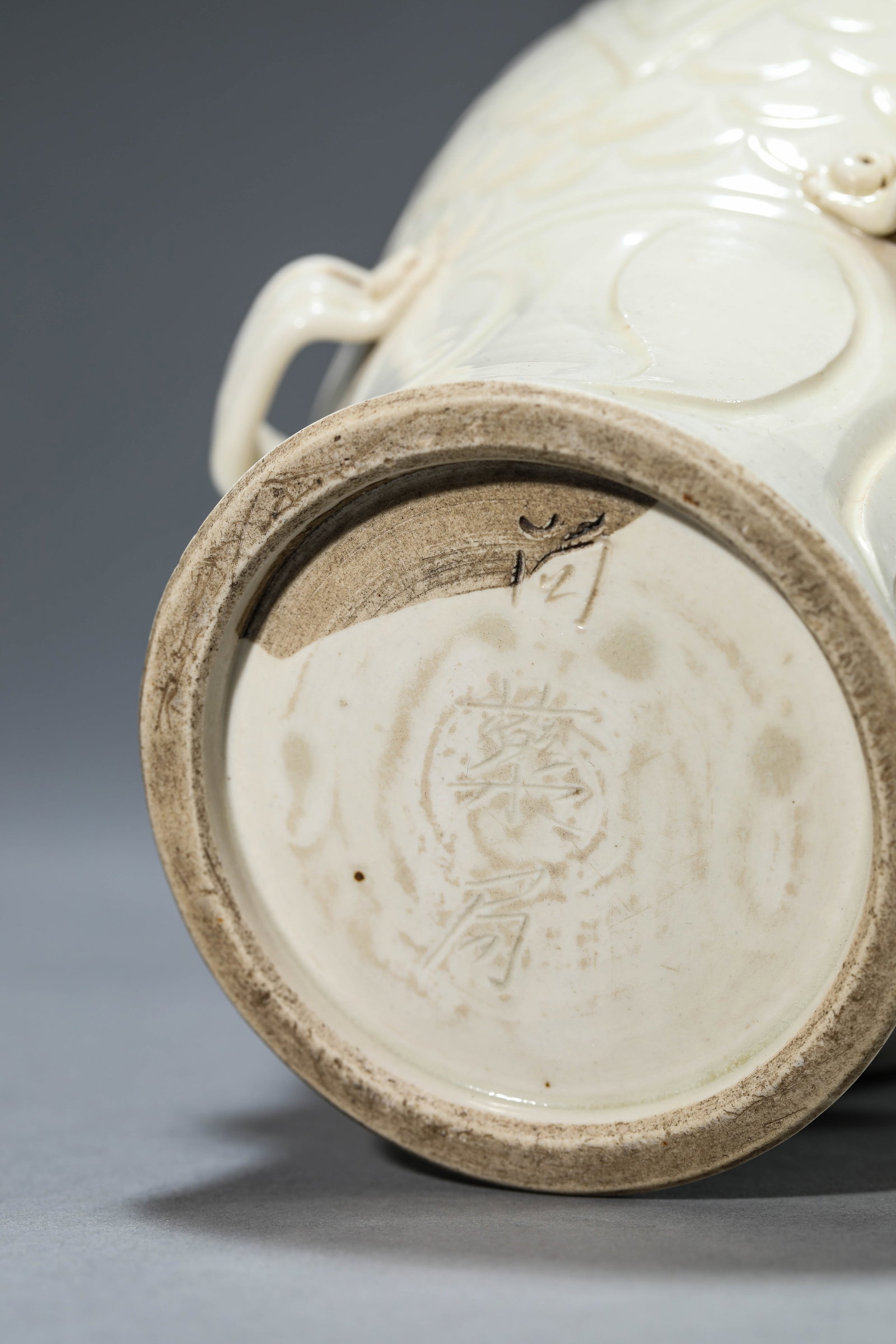 A Ding-Type 'Perforated Strap-Handled' 'Double Fish' Vase - 8