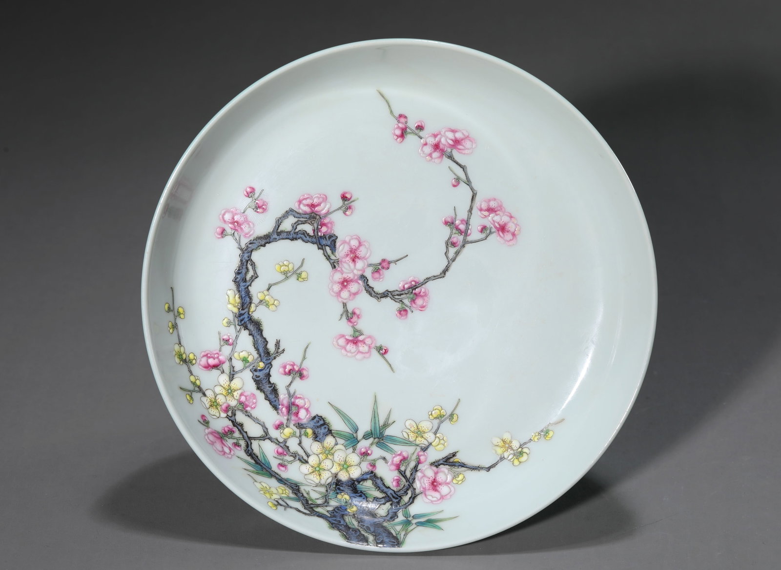 A Turquoise-Ground Famille-Rose 'Floral' Dish: Dimensions: Width: 16.3 cm (6.42 in) x Height: 3.2 cm (1.26 in). All measurements are approximate.