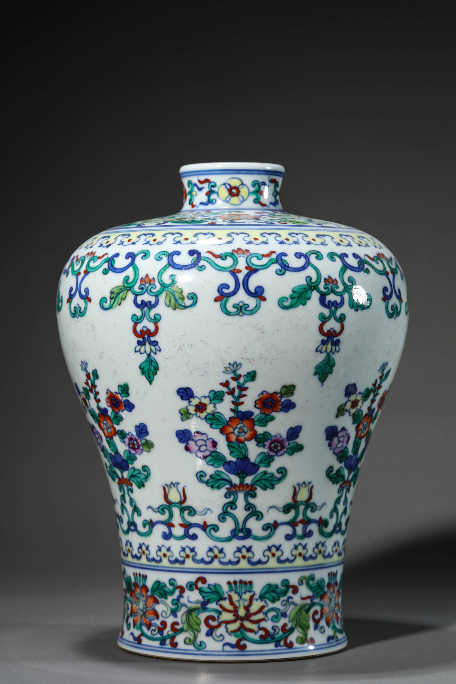 A Doucai 'Interlocking Florals' Meiping - 3