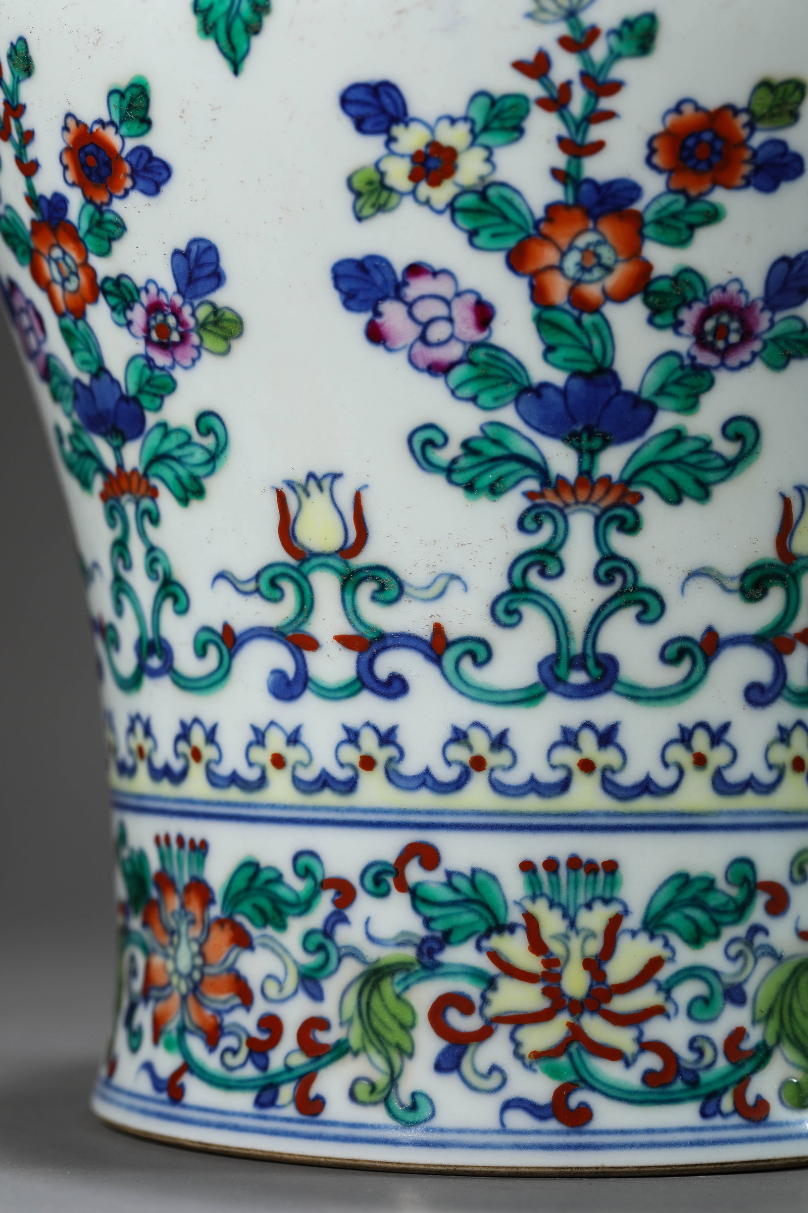 A Doucai 'Interlocking Florals' Meiping - 4