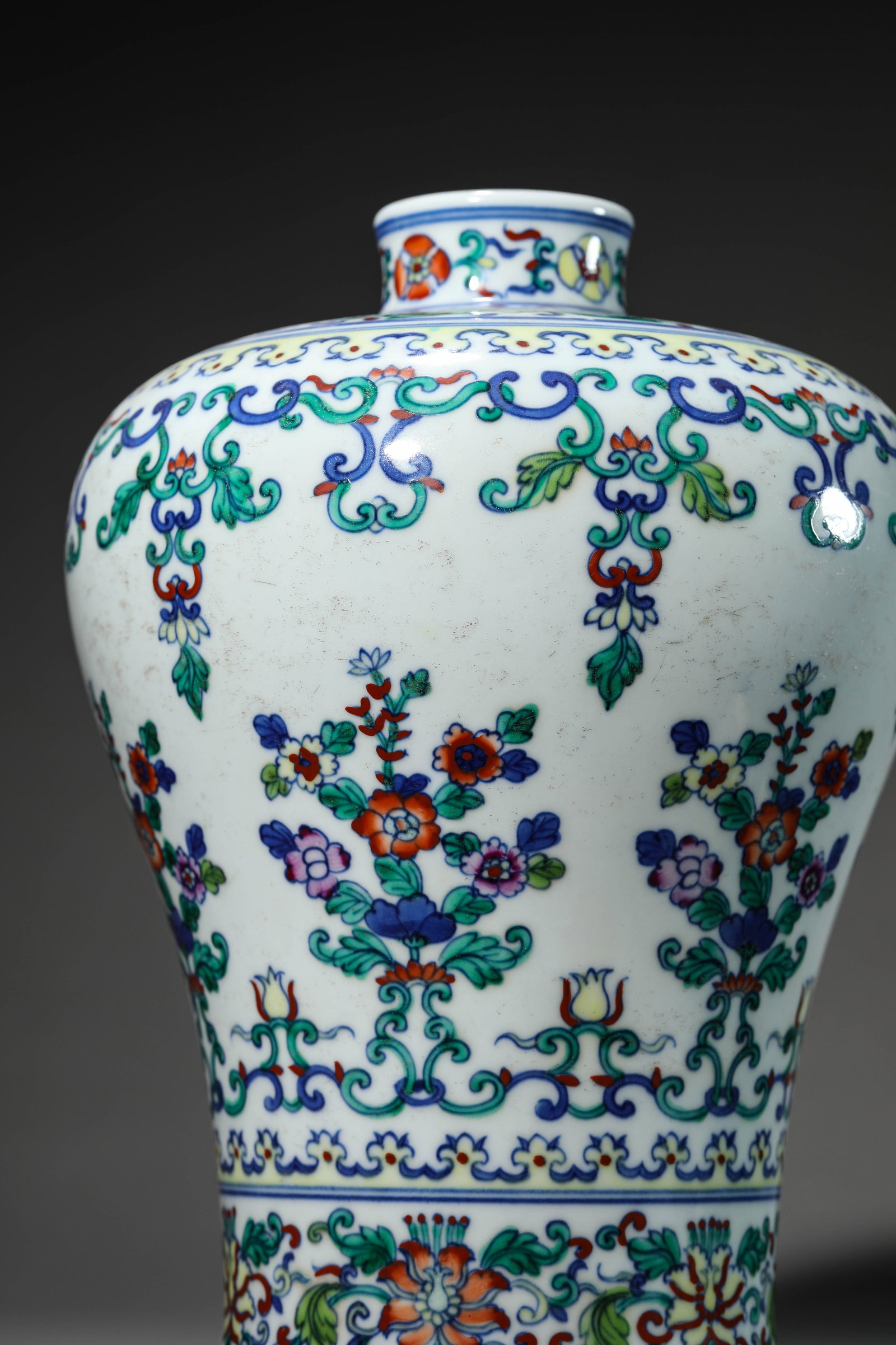 A Doucai 'Interlocking Florals' Meiping - 5
