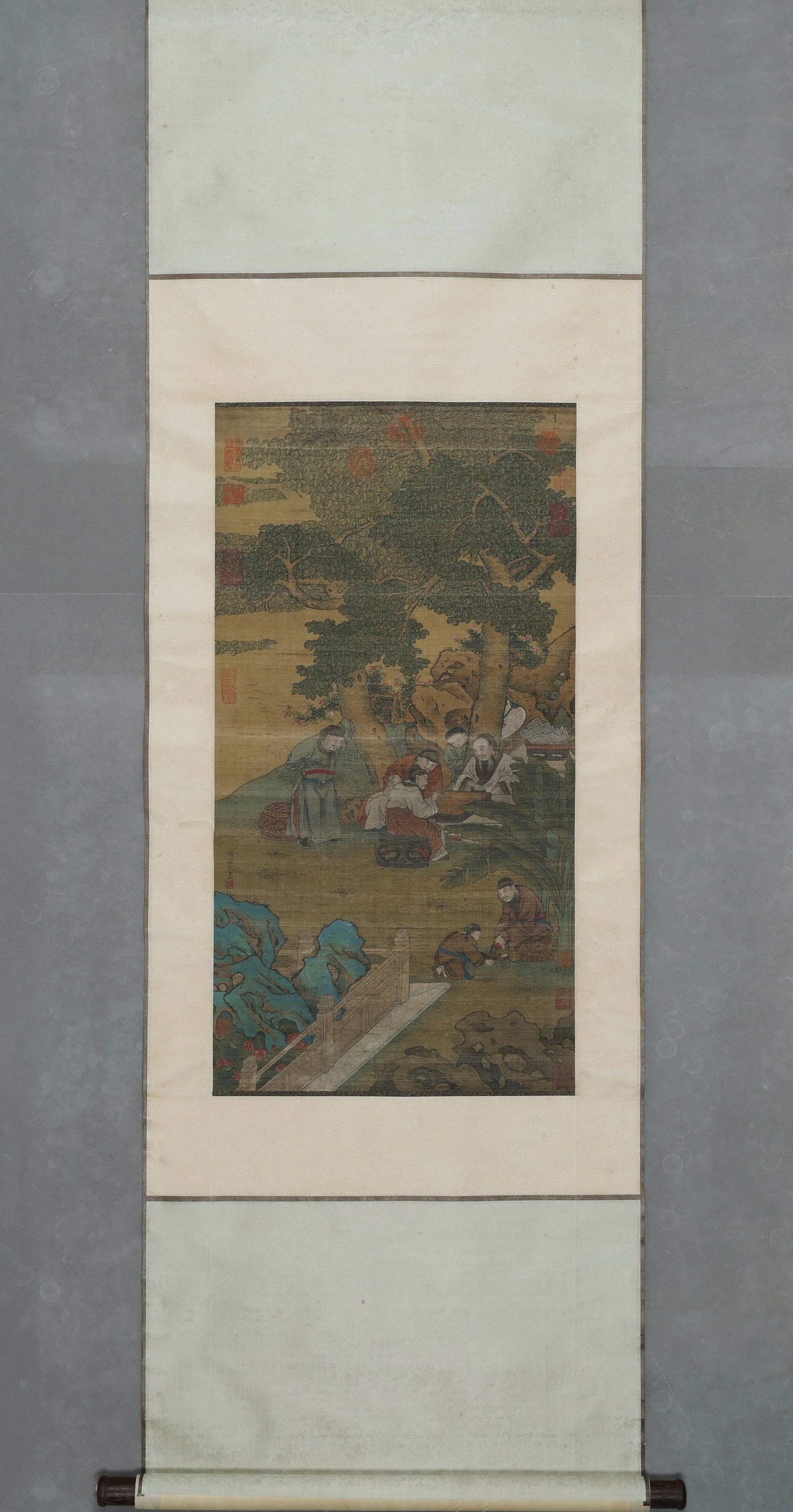 A Figure Painting Hanging Scroll "Scholars Playing Go" on Silk, Attributed to Gu Kaizhi, Eastern Jin (1 of 9)