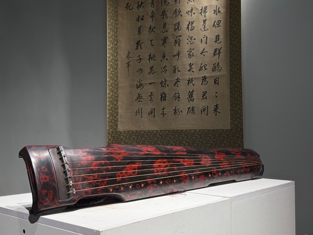 An exquisite guqin,Qing Dynasty (1 of 7)