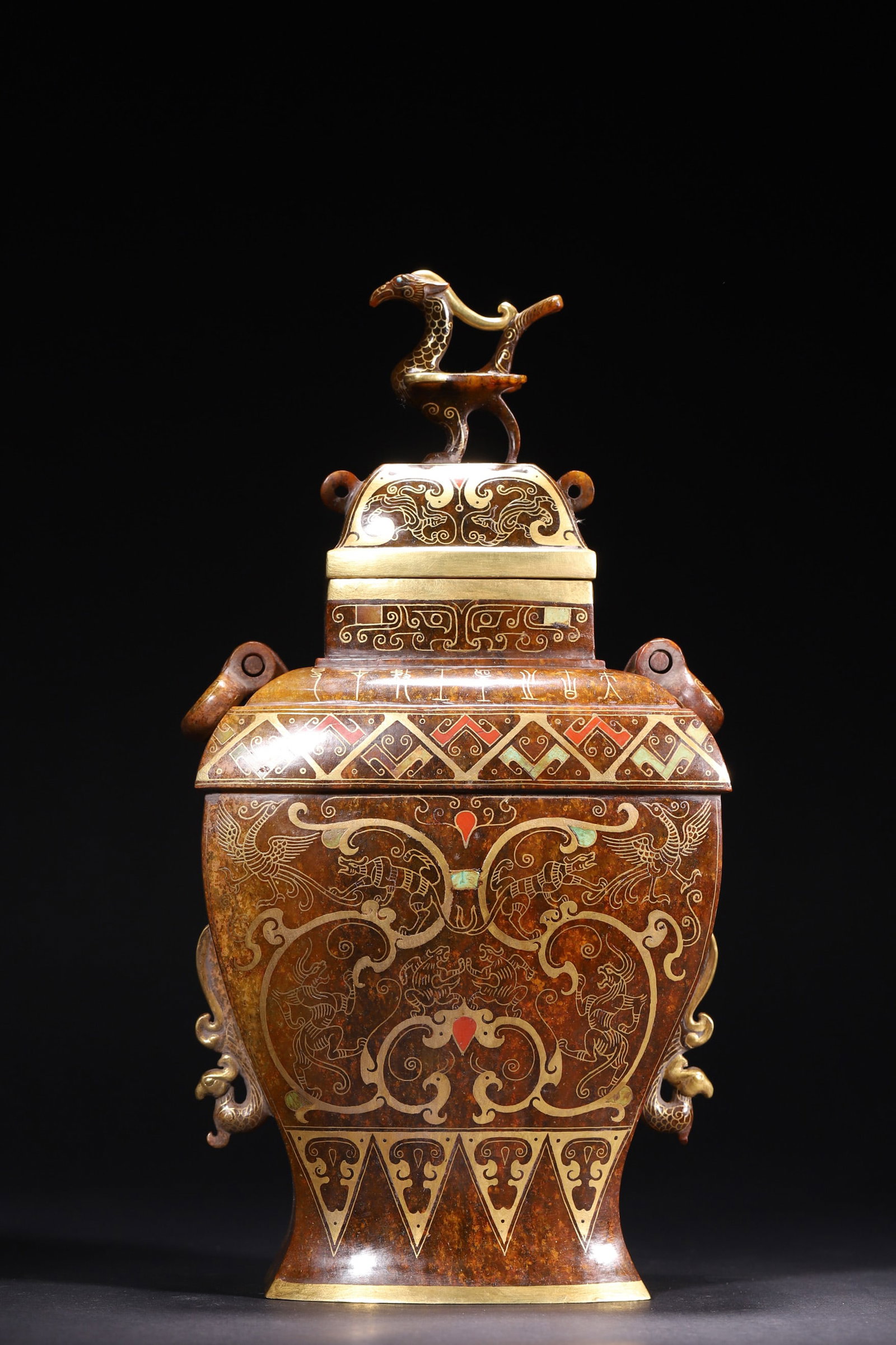 A Gold-Painted Turquoise-Embedded Jade Zun with Phoenix Knob-Han Dynasty: Length 16.0cm (6.3 in); Width 11.0cm (4.33 in); Height 32.0cm (12.6 in); Weight 2787.0g (6.14 lb)Crafted from fine Hetian jade with rich aged patina, this zun features a phoenix knob on the lid. Exqui