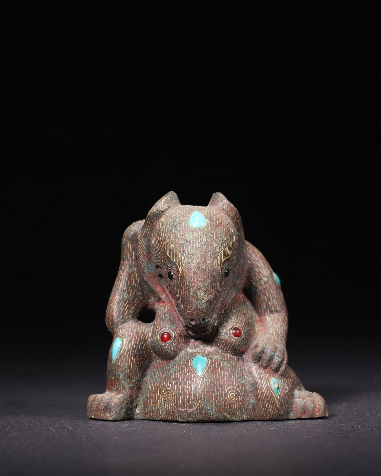 A Gold and Silver Inlaid Bronze Bear Paperweight with Precious Stones, Han Dynasty (1 of 7)
