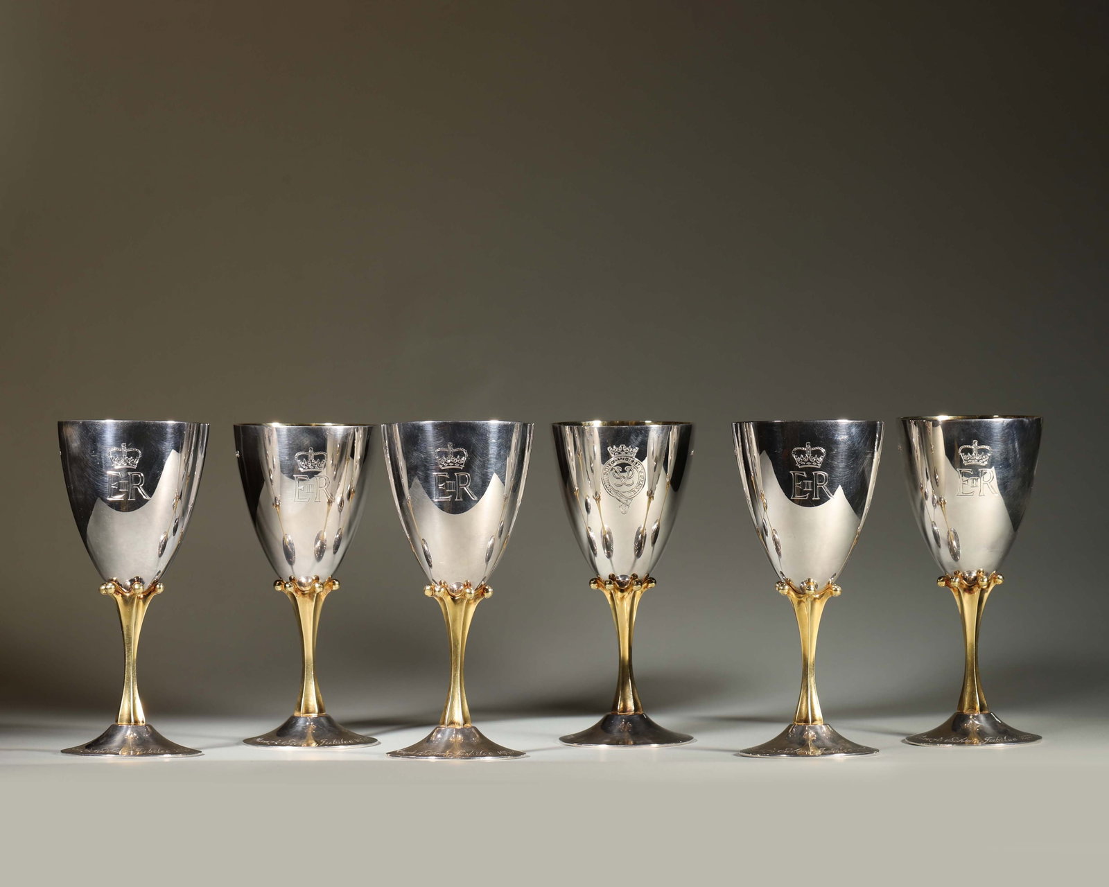 STERLING SILVER GILT GOBLET COMMEMORATING THE 25TH ANNIVERSARY OF QUEEN ELIZABETH II (1 of 10)