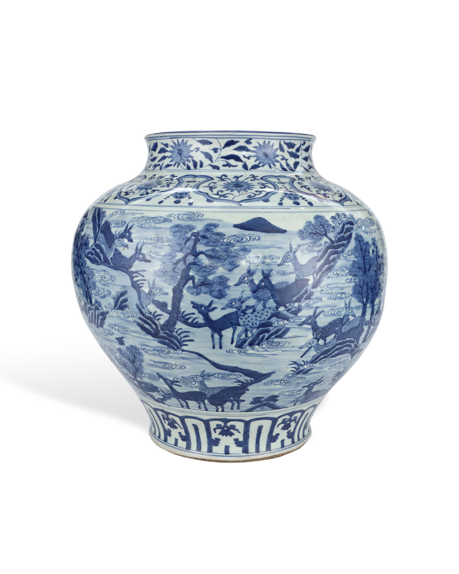 A BLUE AND WHITE JAR WITH A HUNDRED DEER PATTERN FROM THE WANLI PERIOD OF THE MING DYNASTY: L:42.5cm H:42.5cm