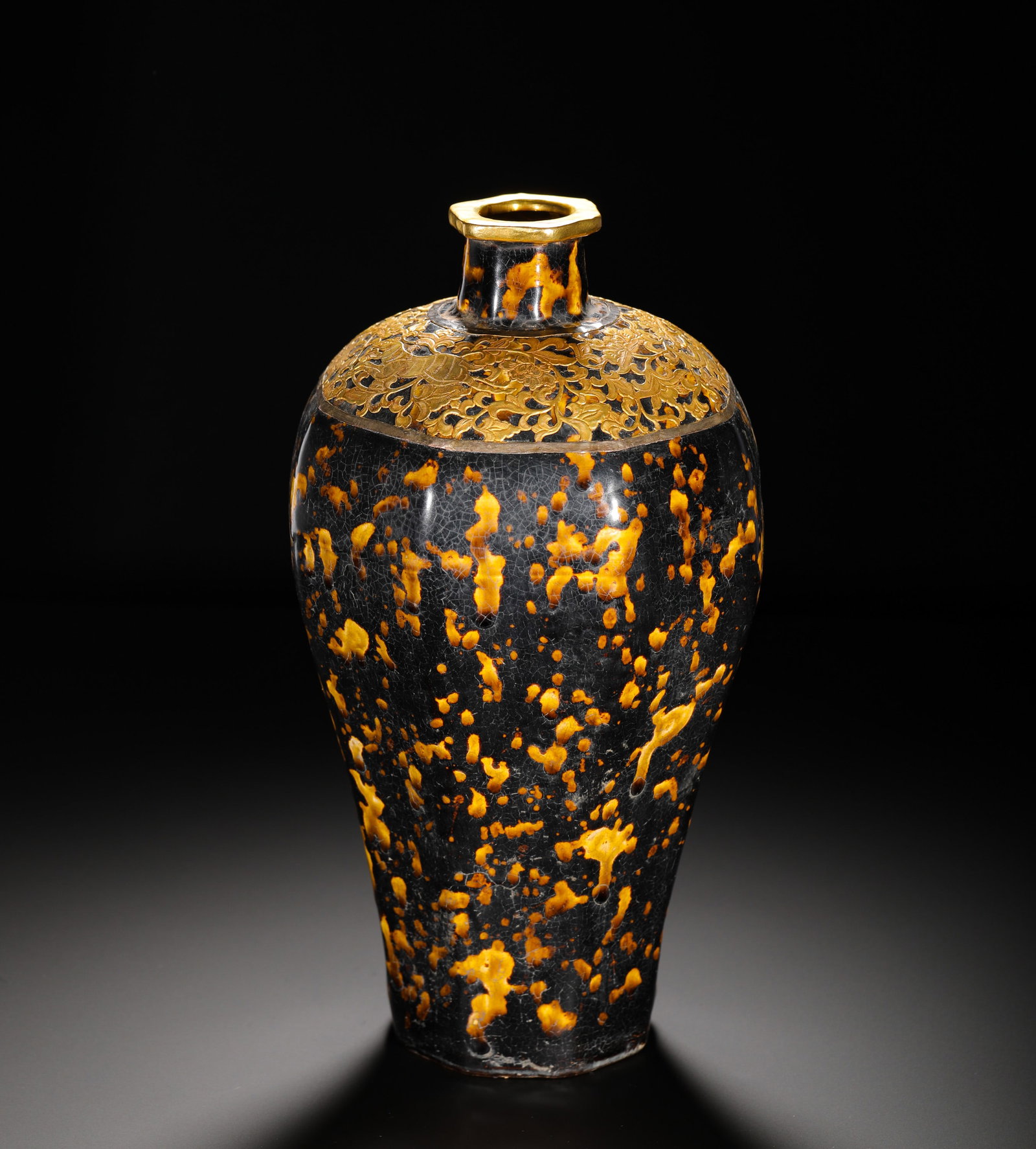 A TORTOISESHELL HEXAGONAL PLUM VASE FROM THE JIZHOU KILN OF THE SONG DYNASTY (1 of 6)