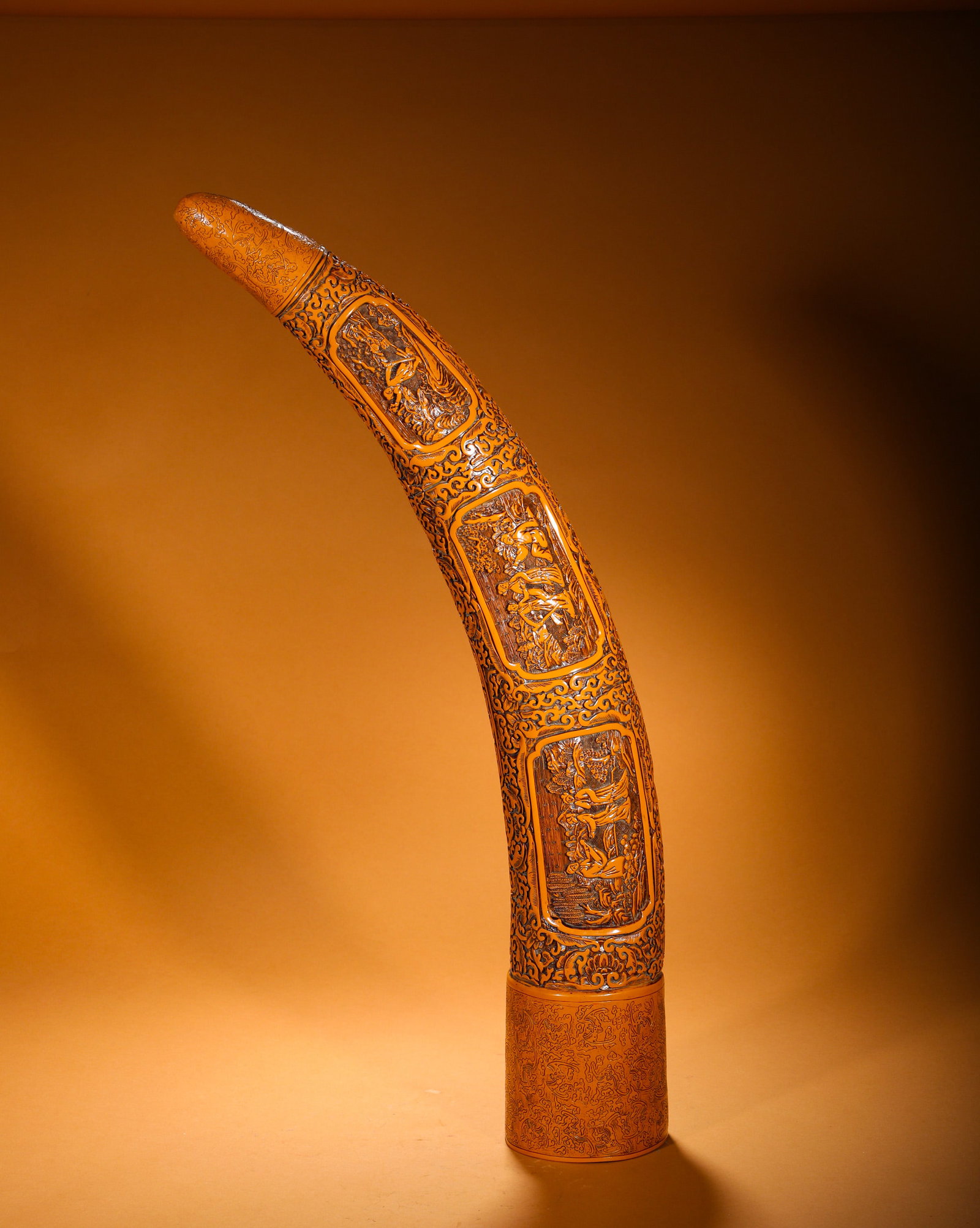 QING DYNASTY LACQUERWARE FIGURES AND STORIES ORNAMENT: Long:77cm(30.31in) Width:14cm(5.51in) Weight:2300g(5.07lb)Ivory-style carved ornament with figure landscape scenes of the Qing Dynasty. Shaped as a curved elephant tusk with warm yellow aged patina, i