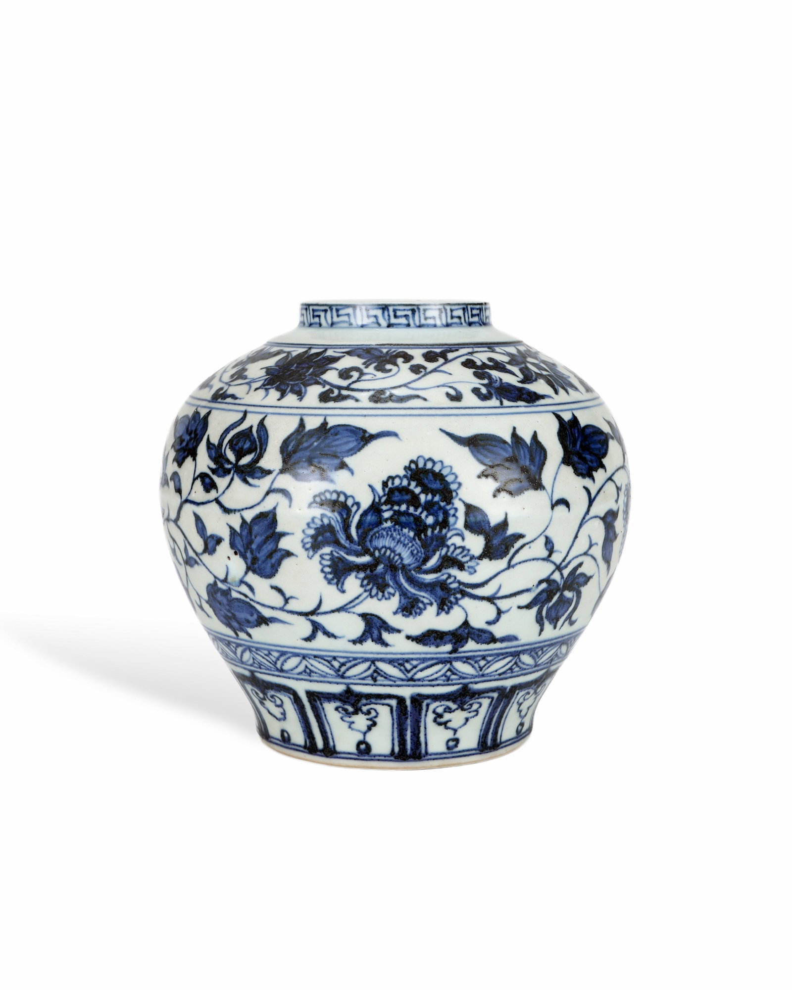 YUAN DYNASTY BLUE AND WHITE PORCELAIN JAR WITH ENTWINED PEONY PATTERNS: H:15.7cm W:16.8cm