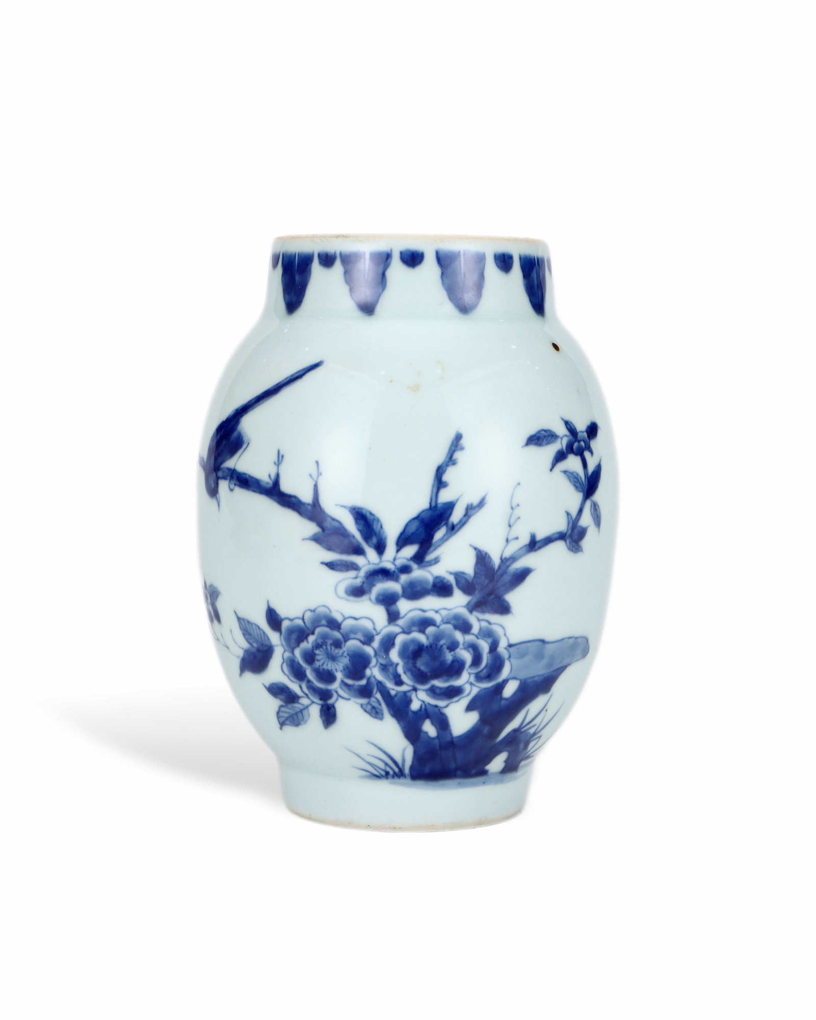 QING KANGXI BLUE AND WHITE FLOWER-AND-BIRD PATTERN JAR: H:15cm W:10.8cm