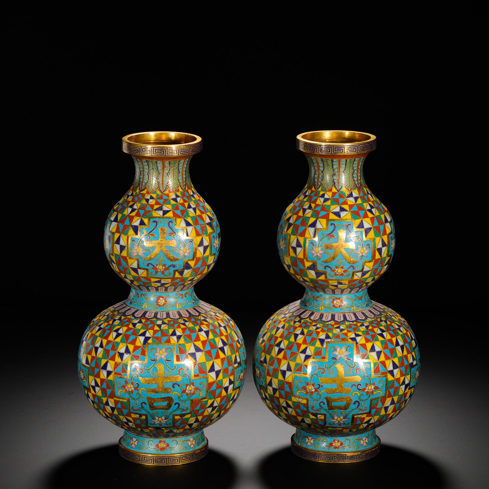 QING DYNASTY QIANLONG COPPERPLATE CLOISONNE ENAMEL AUSPICIOUS GOURD VASE: Height:29cm(11.42in) Width:15cm(5.91in) Weight:2810g(6.19lb)Pair of Qianlong period cloisonne gourd vases, gilt copper body with four-character square mark Qianlong Nian Zhi on base.Classic double-gou