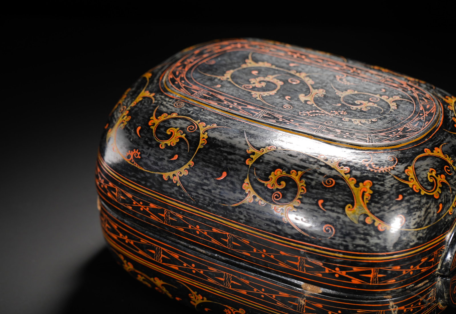 HAN DYNASTY LACQUER-PAINTED SCROLL CLOUD PATTERN EAR CUP BOX - 6