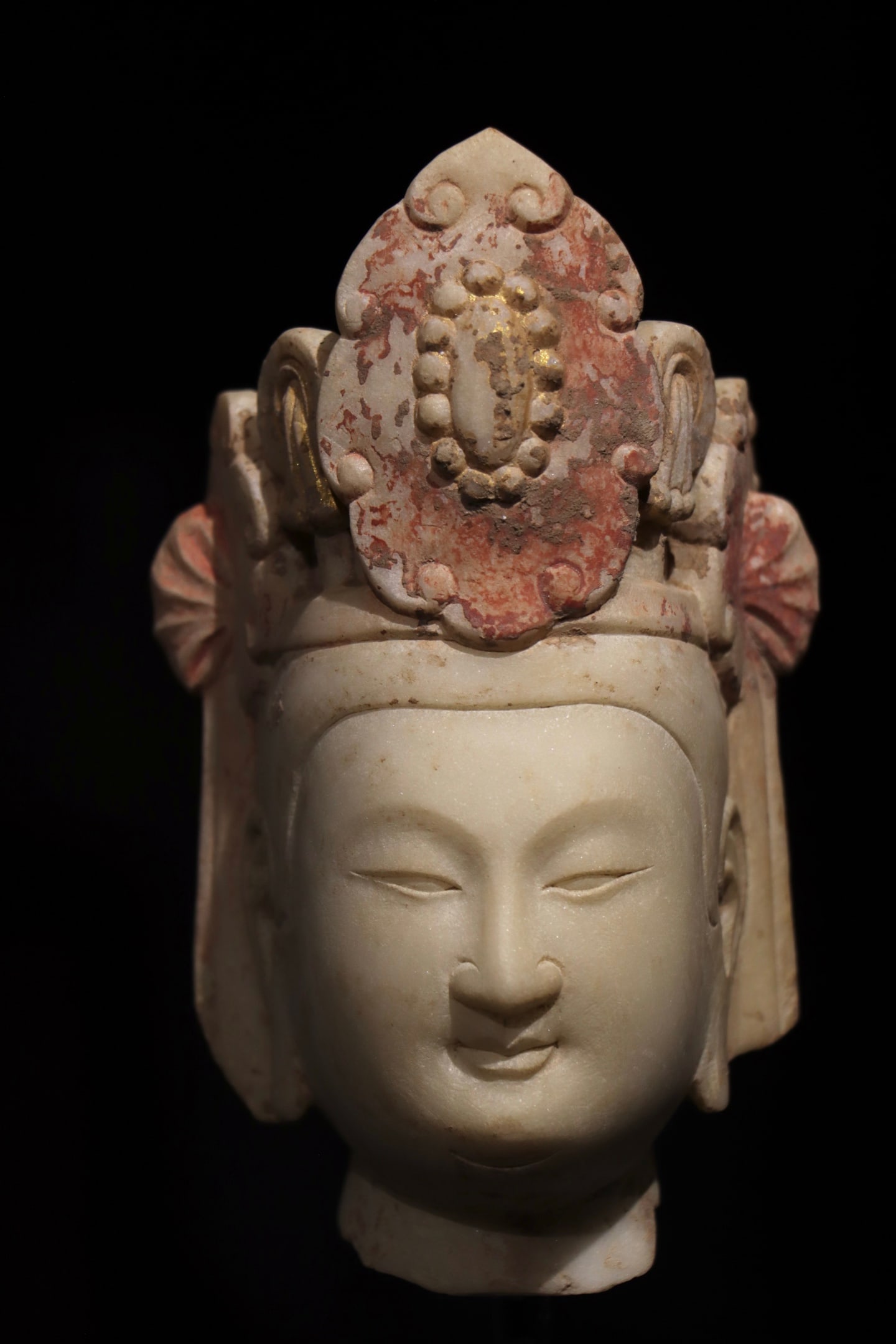 TANG DYNASTY WHITE MARBLE GUANYIN HEAD (1 of 6)
