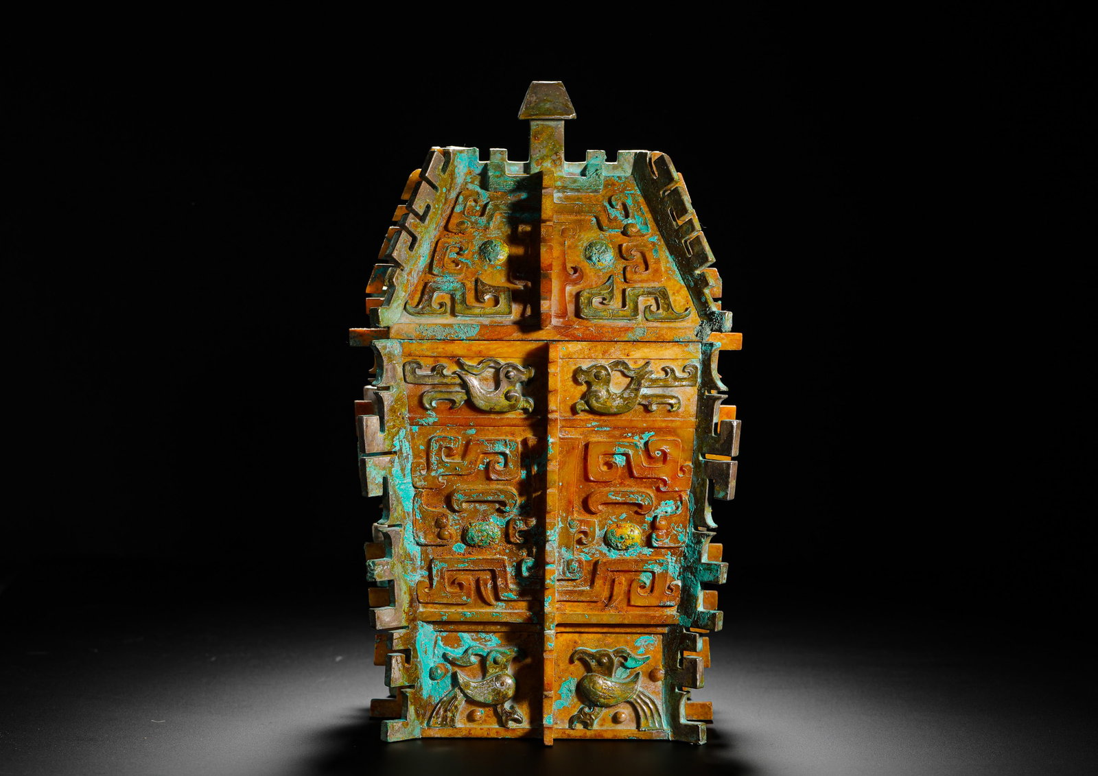 SHANG AND ZHOU ANCIENT JADE SQUARE YI: H:28cmW:16.5cmWeight:2630gShang-Zhou ancient jade square yi carved after bronze ritual vessel style, sloped roof cover, flanged edges on four sides, fully relief-carved with kui dragons, phoenixes and